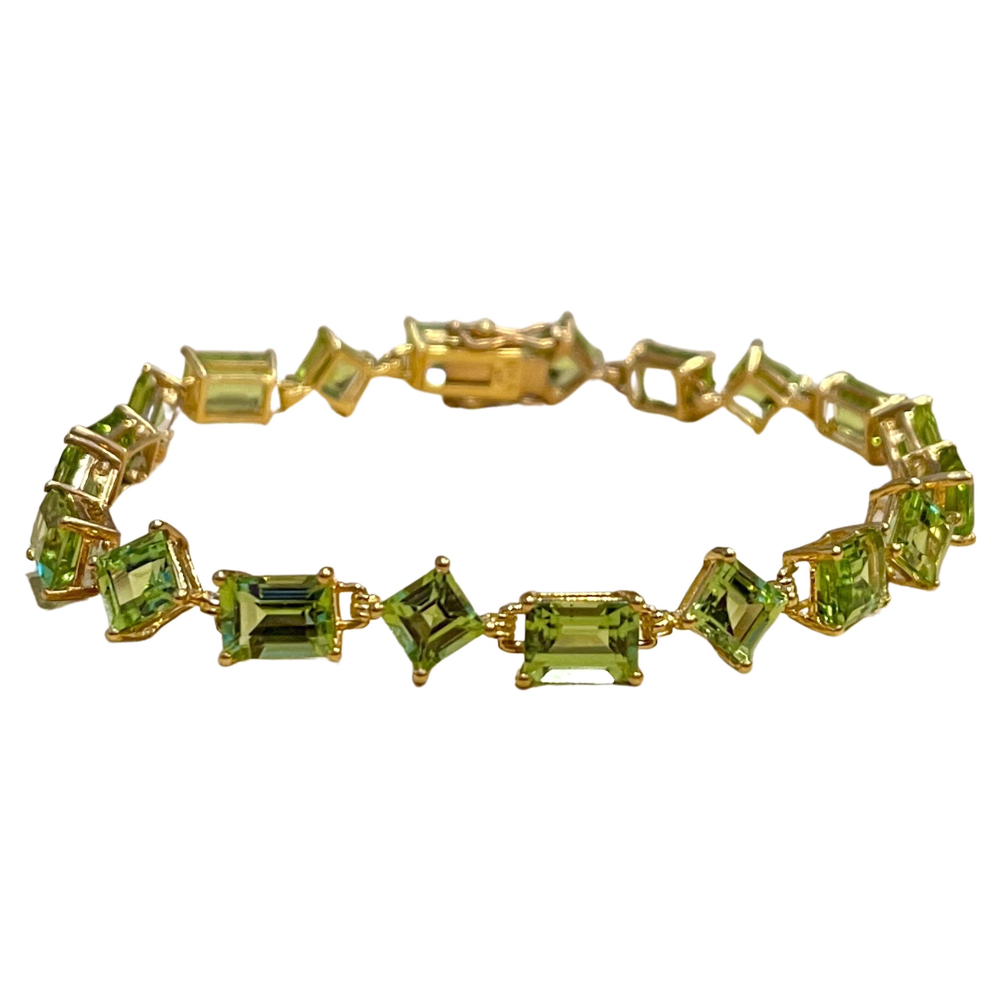 Bracelet tennis en or jaune 14 carats avec péridot naturel taille émeraude véritable de 17 carats en vente