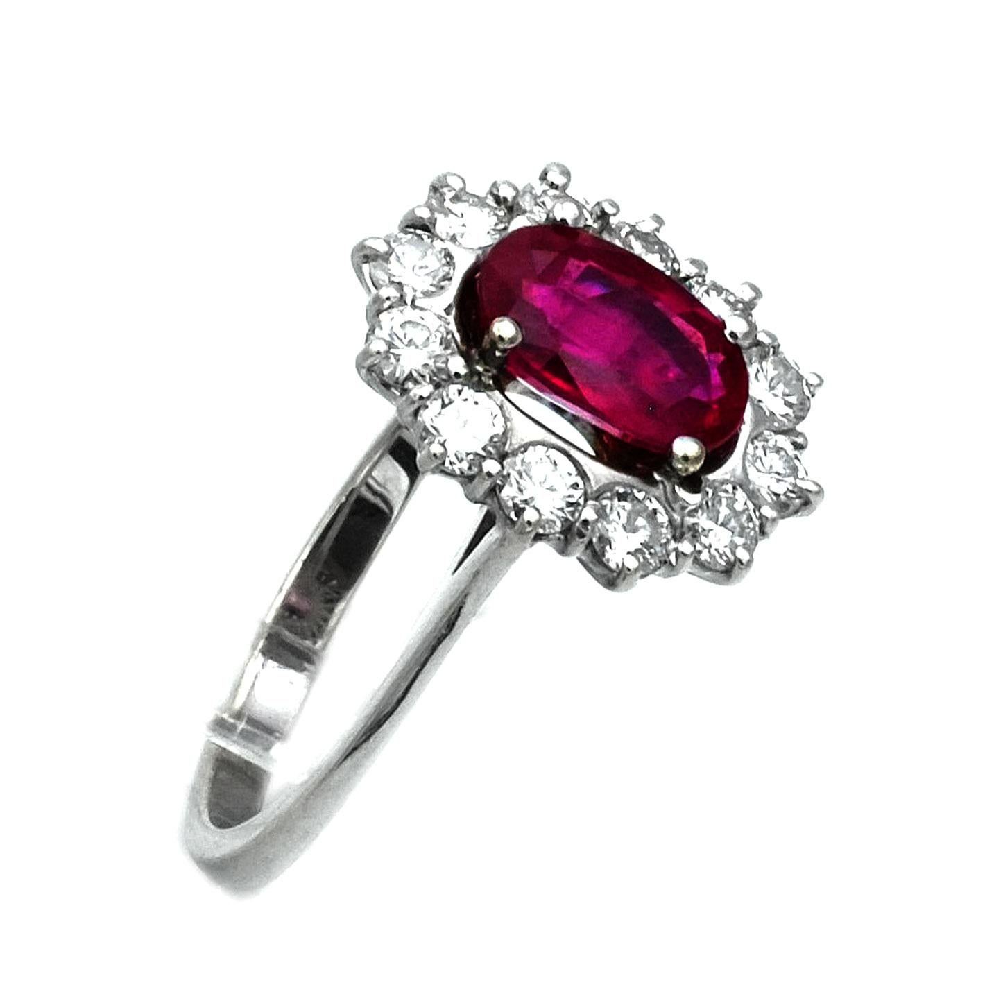 1.7 Carat No Heat Ruby Diamond 18K White Gold Cluster Ring 

Classically cluster ruby diamond ring, the oval top is set with a natural ruby ​​of 1.70 ct in a setting of 12 radiant diamonds with a total of 0.72 ct, in a grid-like openwork setting