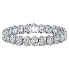 Bracelet en or blanc 18 carats avec diamants taille ovale de 17 carats