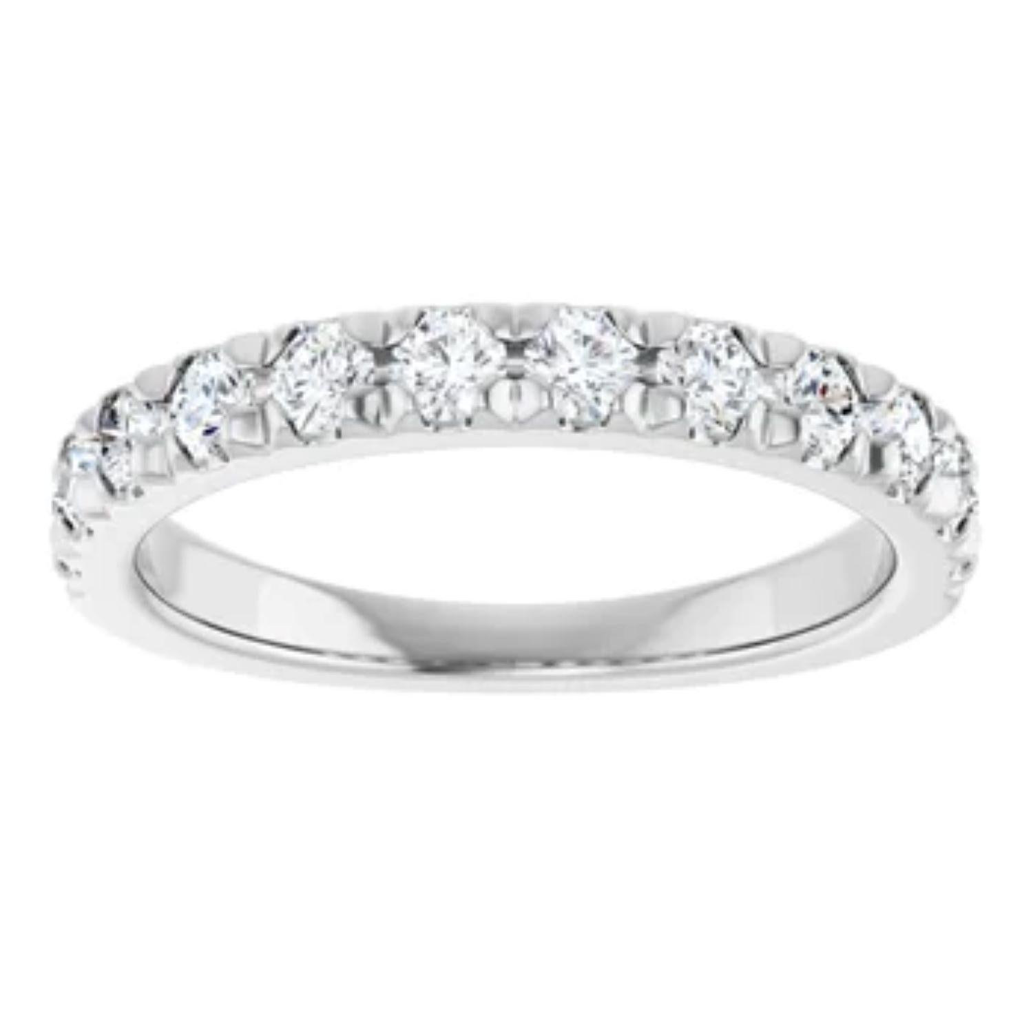 Oval Cut 1.7 carat oval ring For Sale