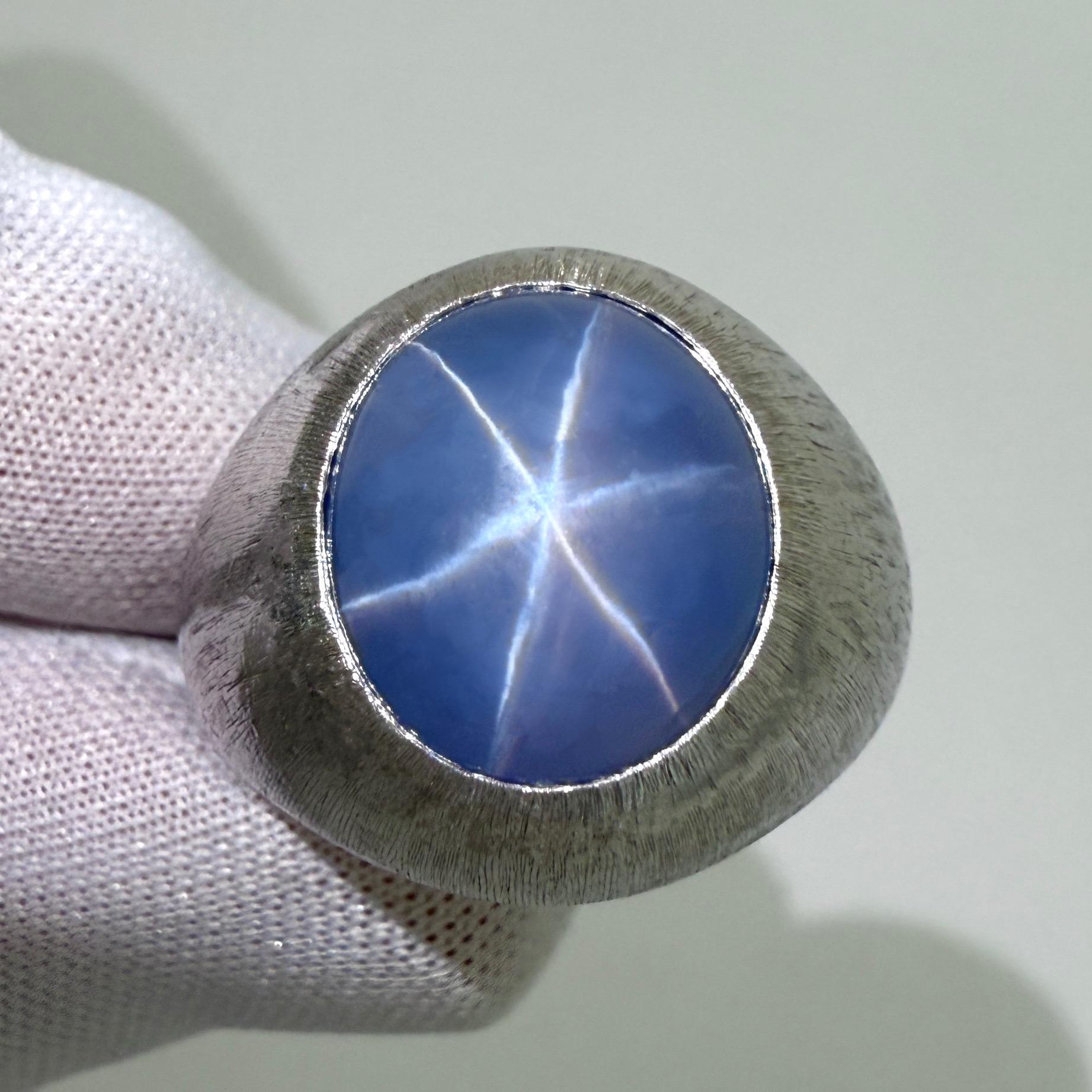 Cabochon 17 Carati Raro Anello Vintage Buccellati Stella Blu Zaffiro Cupola in Platino in vendita