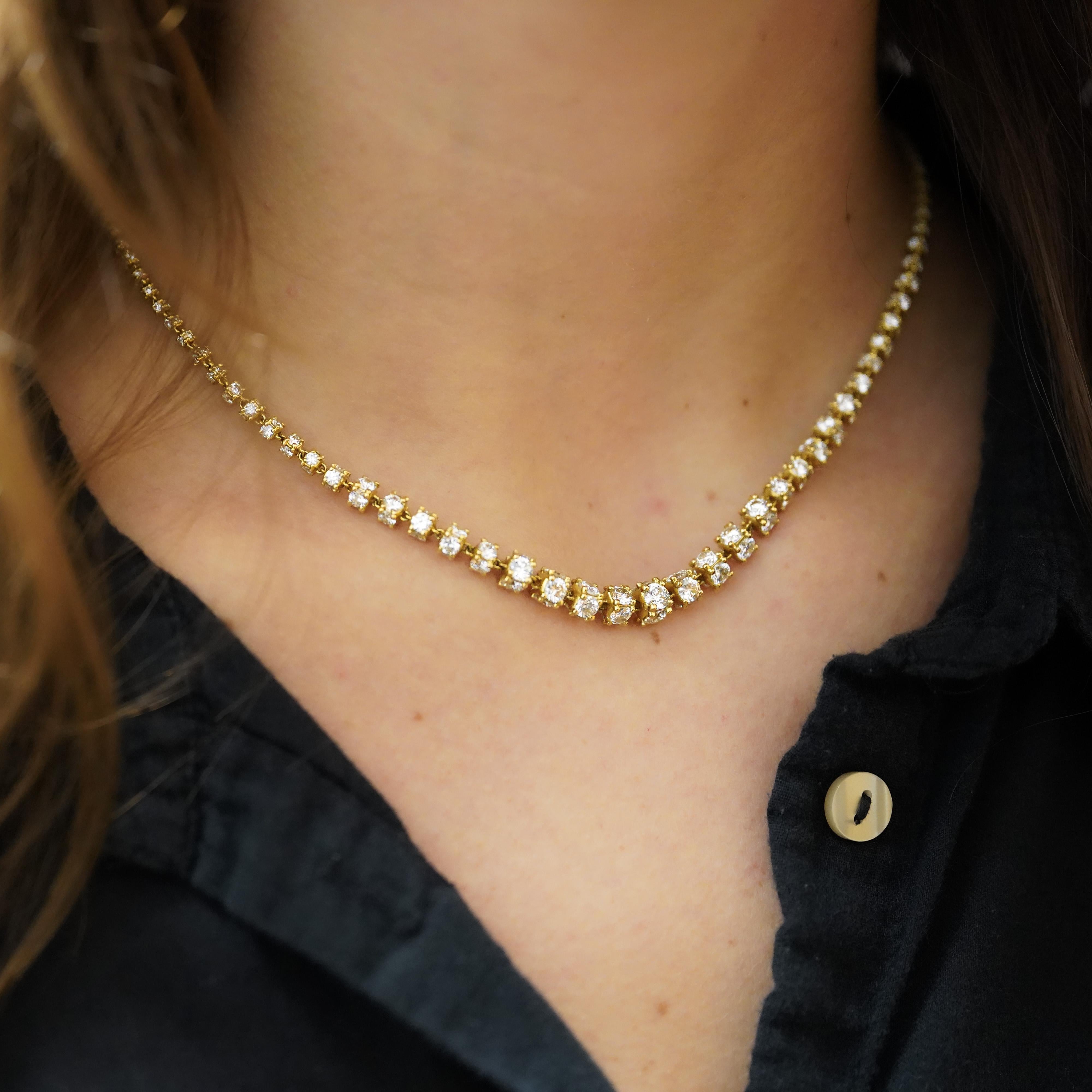 17 Carati totali di diamanti naturali a taglio rotondo in oro giallo 18K Collana a forma di cilindro con diamanti incastonati e graduati A Link. 16 pollici. 

Dettagli:
Tipo di articolo: Collana a catena con cilindro di diamanti
Metallo: Oro giallo