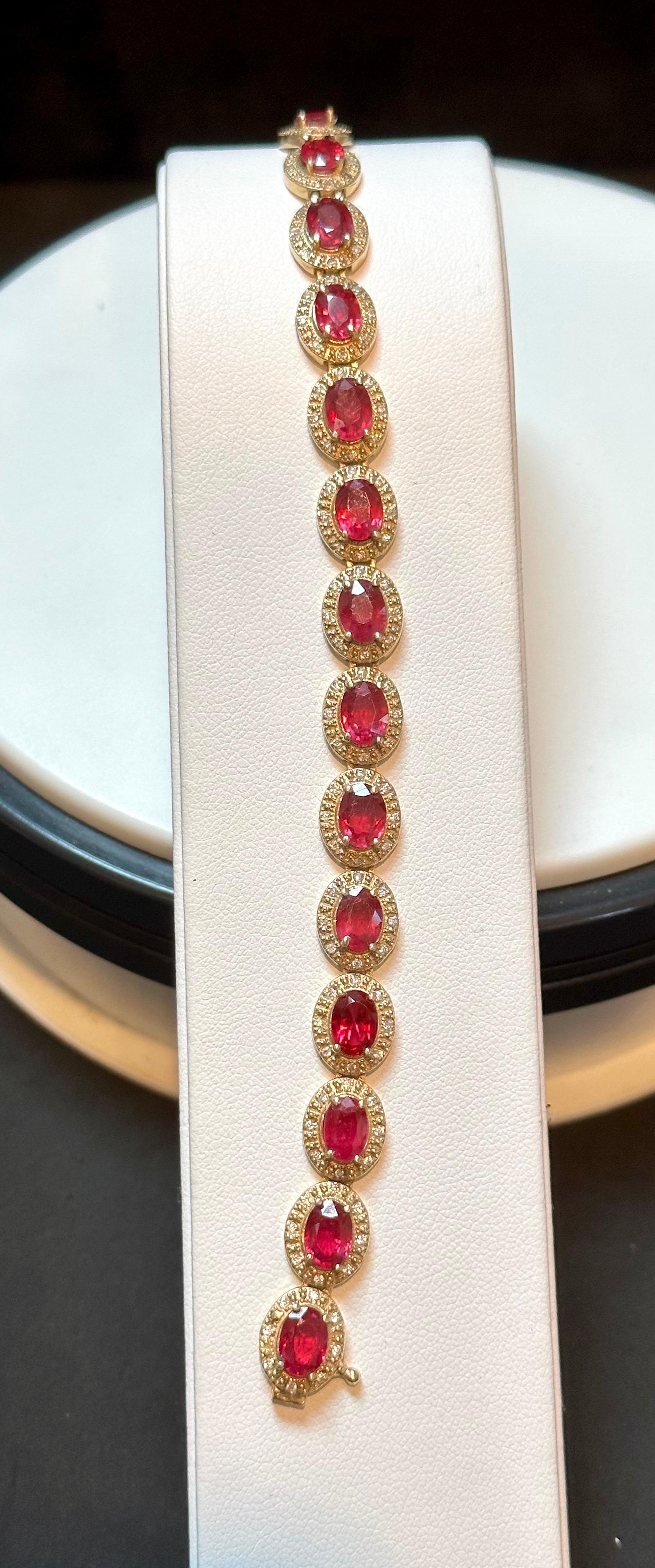 Bracelet tennis accessible en or jaune 14 carats avec rubis de 17 carats et diamants de 1 carat Neuf - En vente à New York, NY