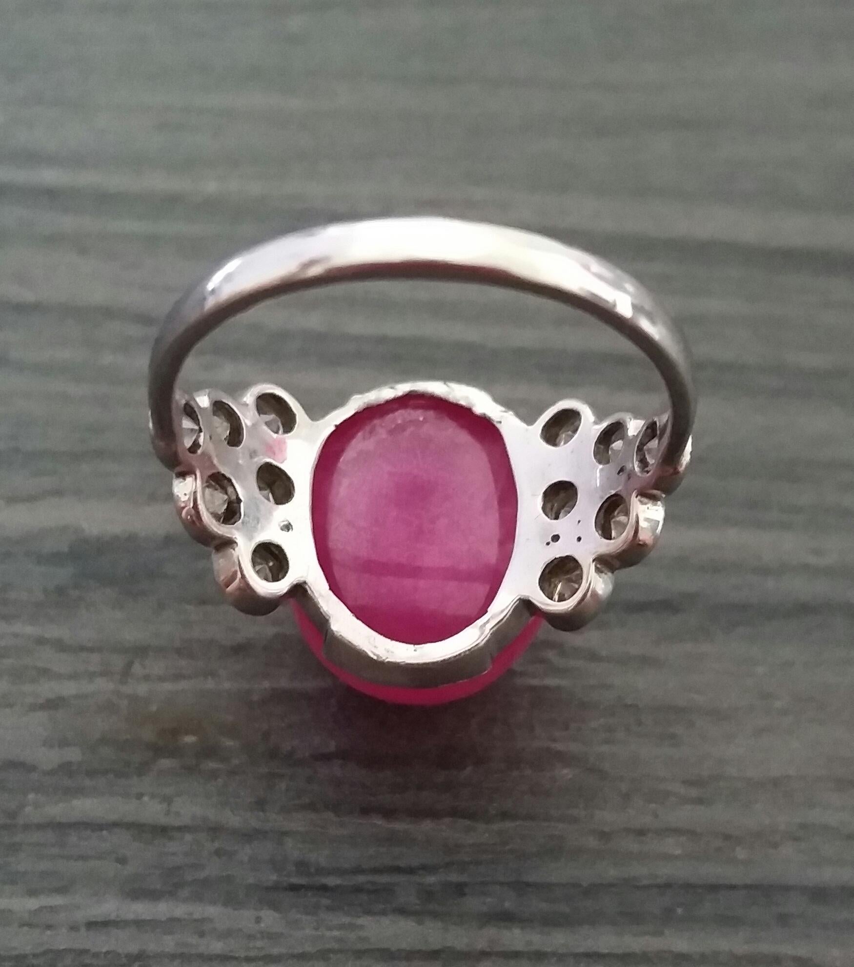 17 Carat Ruby Oval Cabochon 14 Kt Gold 12 Full Cut Round Diamonds Cocktail Ring For Sale 3