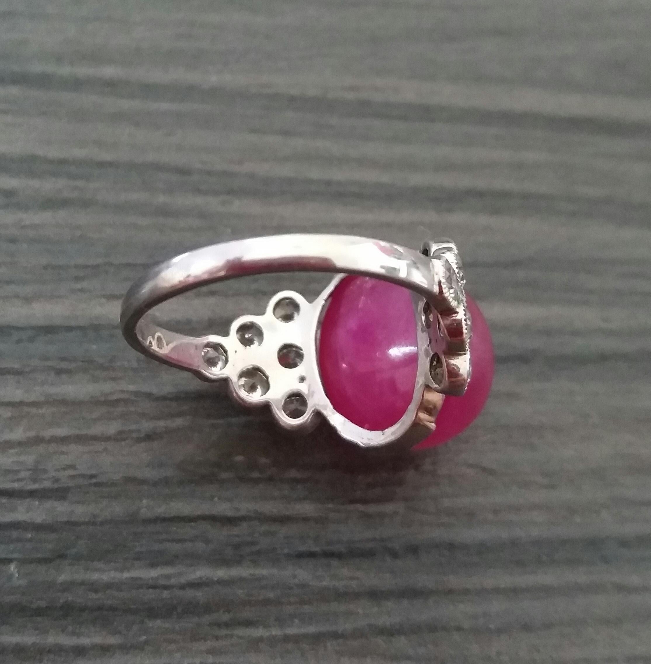 17 Carat Ruby Oval Cabochon 14 Kt Gold 12 Full Cut Round Diamonds Cocktail Ring For Sale 4
