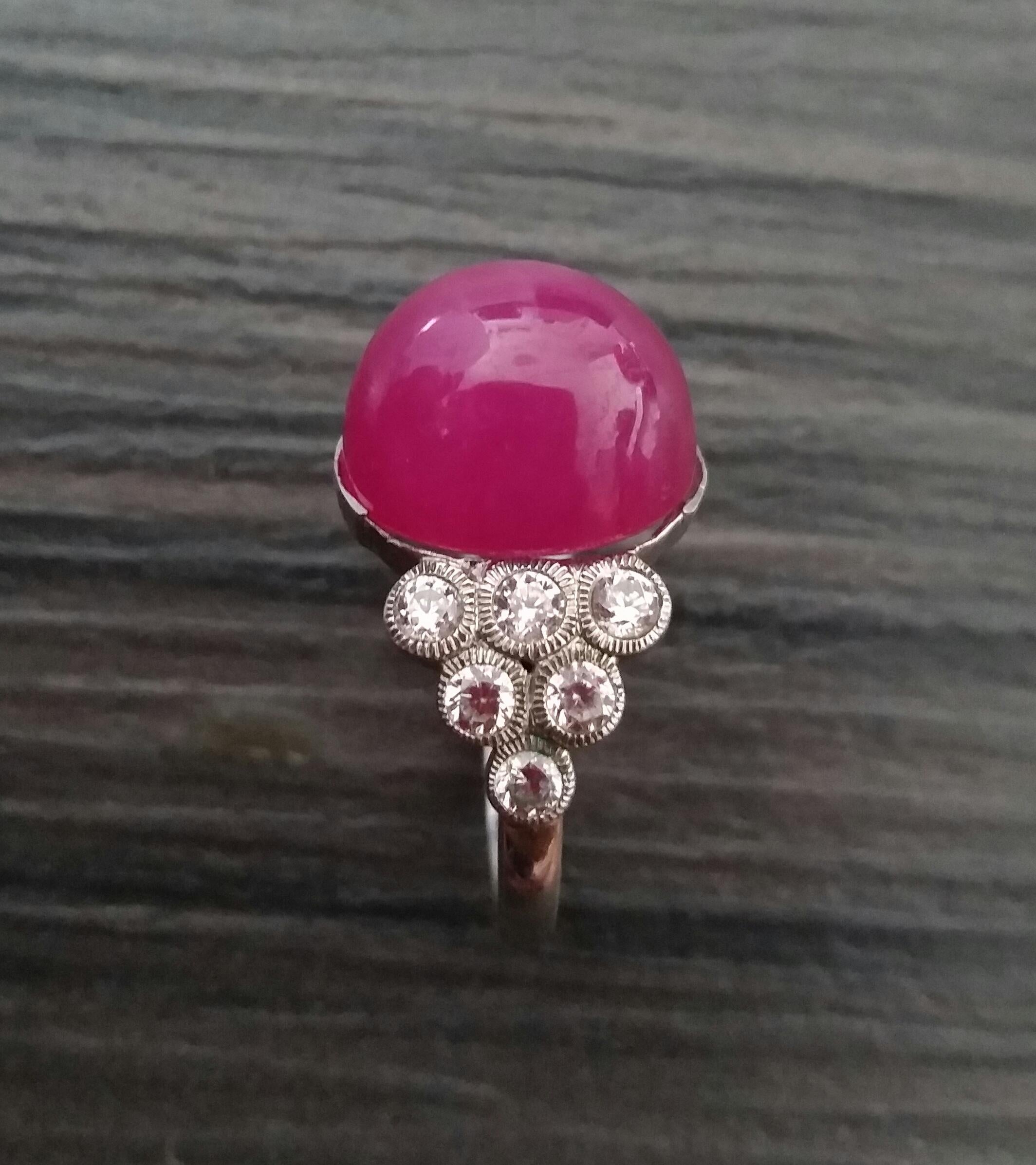 17 Carat Ruby Oval Cabochon 14 Kt Gold 12 Full Cut Round Diamonds Cocktail Ring For Sale 4