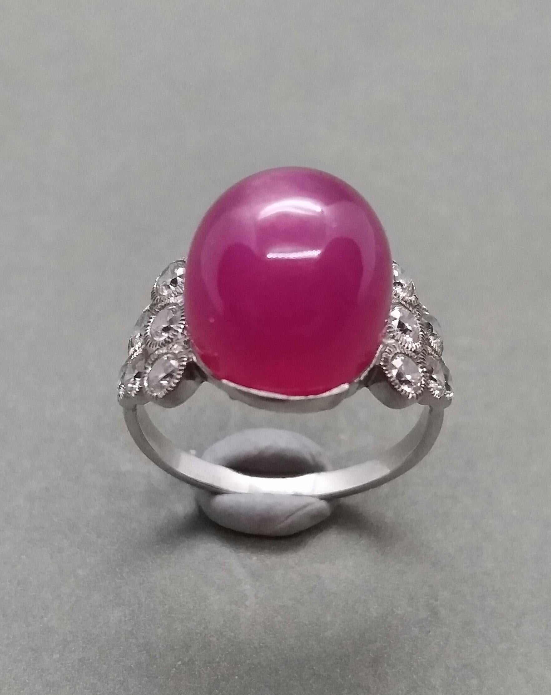 bague de cocktail en or 14 carats 17 rubis ovale cabochon 12 diamants ronds pleine taille en vente 10