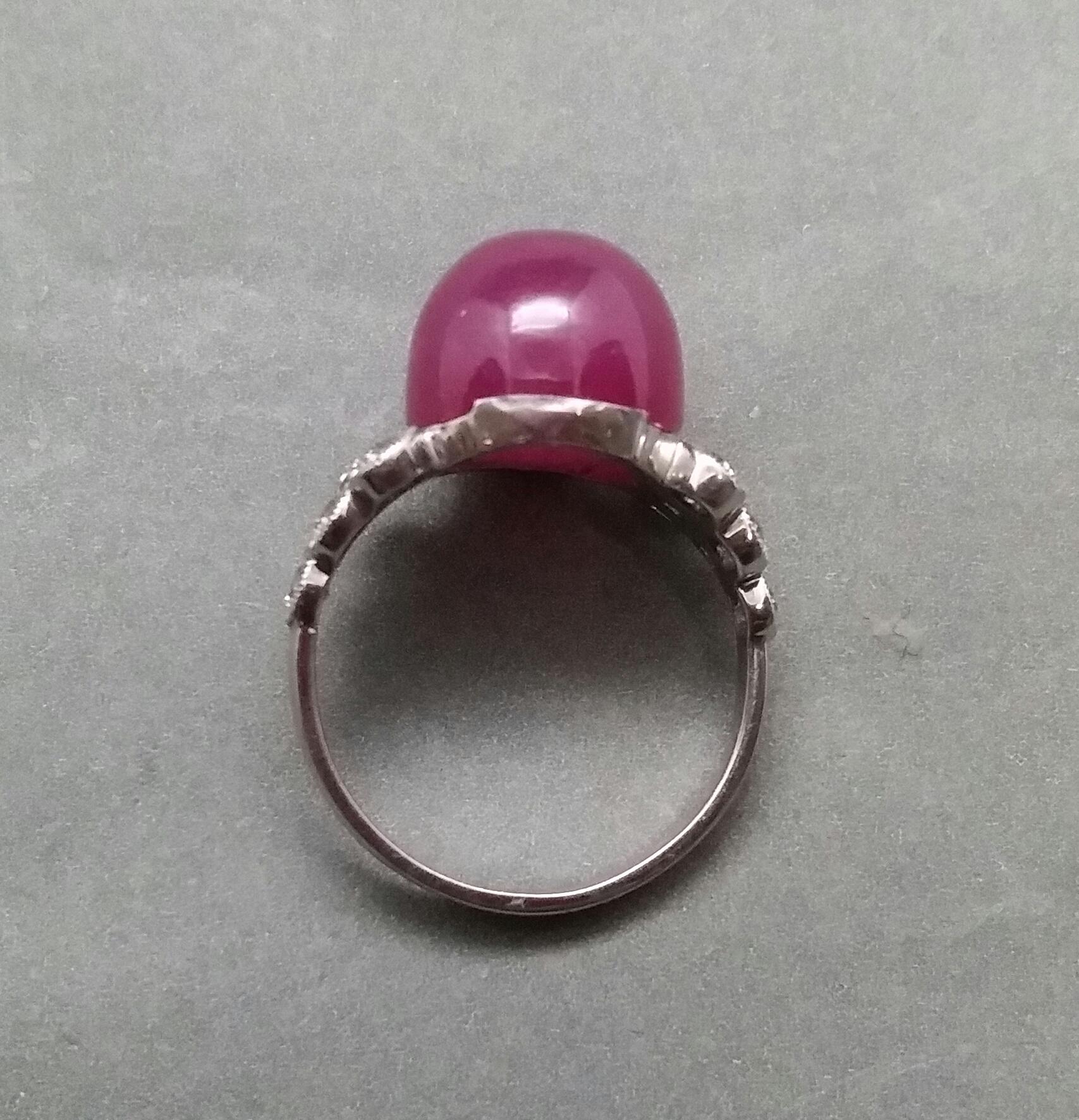 17 Carat Ruby Oval Cabochon 14 Kt Gold 12 Full Cut Round Diamonds Cocktail Ring For Sale 11