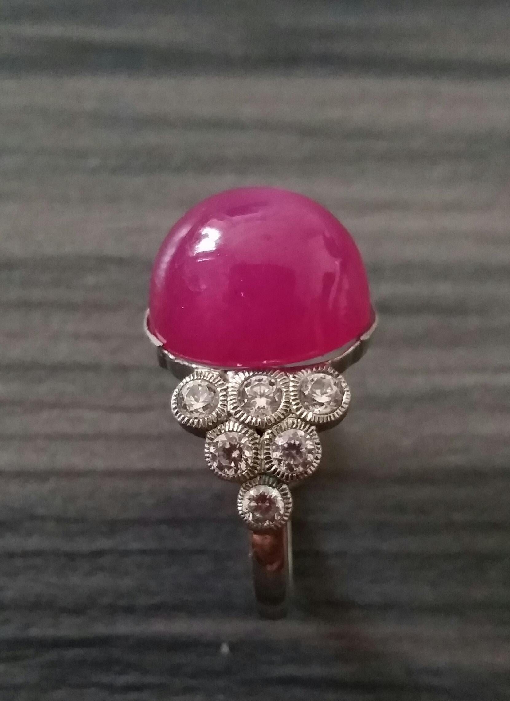 Women's 17 Carat Ruby Oval Cabochon 14 Kt Gold 12 Full Cut Round Diamonds Cocktail Ring For Sale