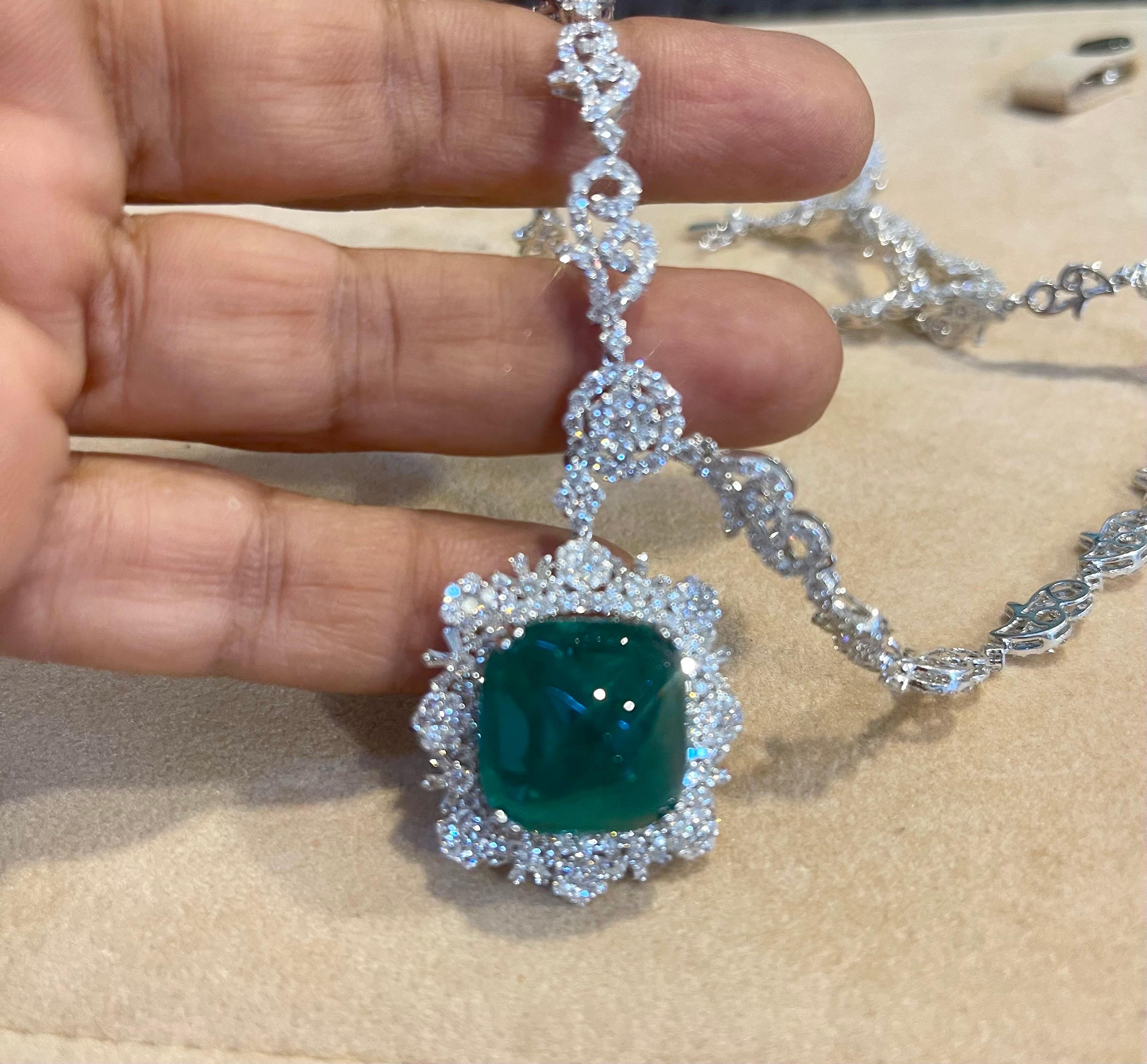 GIA 17 Karat Zuckerhut-Cabochon kolumbianischer Smaragd & 13 Karat Diamant-Halskette 18KWG im Angebot 6