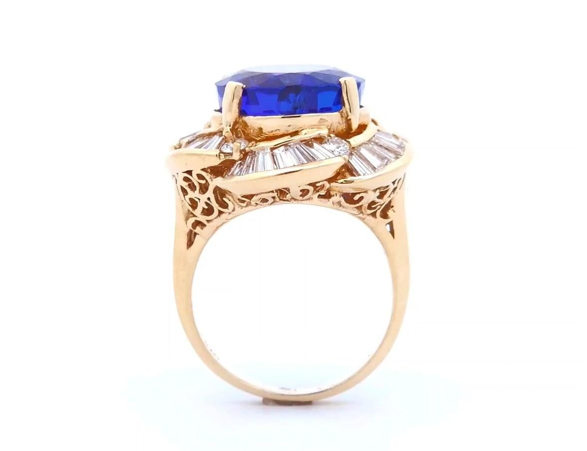 Luxus, zum richtigen Preis.

Dieser einzigartige Ring hat ein Gesamtgewicht von 17,26 Karat. Der schöne ovale Tansanit in der Mitte hat ein Gesamtgewicht von 15,10 Karat und ist mit 1,89 Karat Baguette-Diamanten besetzt, die alle in 14 Karat