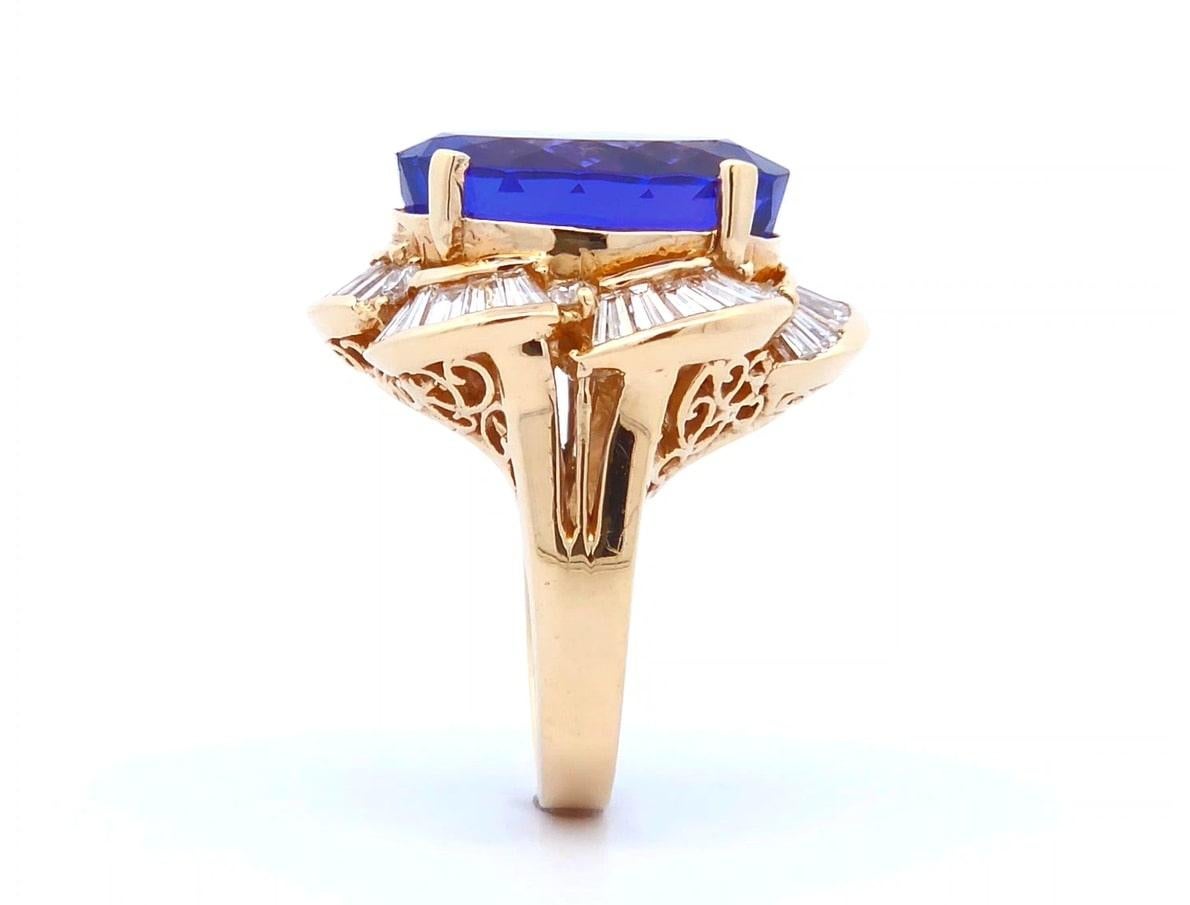 17 Karat Tansanit-Ring aus 14 Karat Gold (Ovalschliff) im Angebot