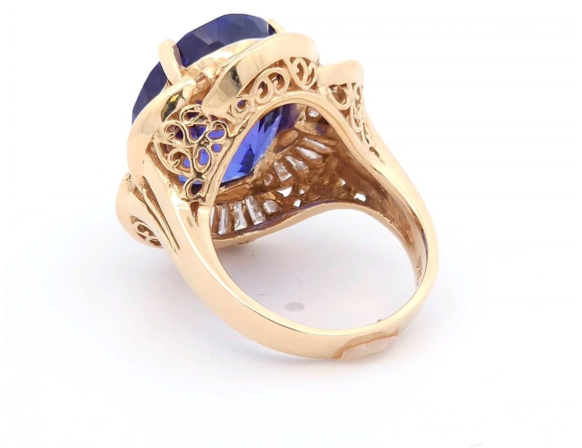 17 Karat Tansanit-Ring aus 14 Karat Gold im Zustand „Neu“ im Angebot in Tustin, CA