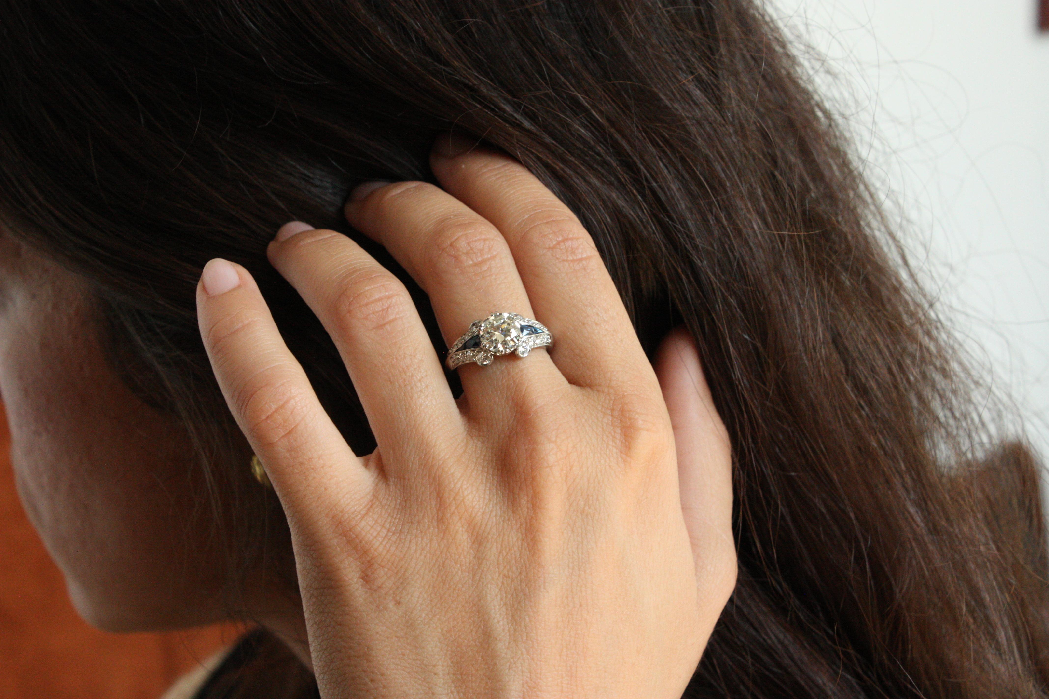 Women's 1.7 Carat Total Diamond & Sapphire Art Deco Palladium/Platinum Engagement Ring For Sale