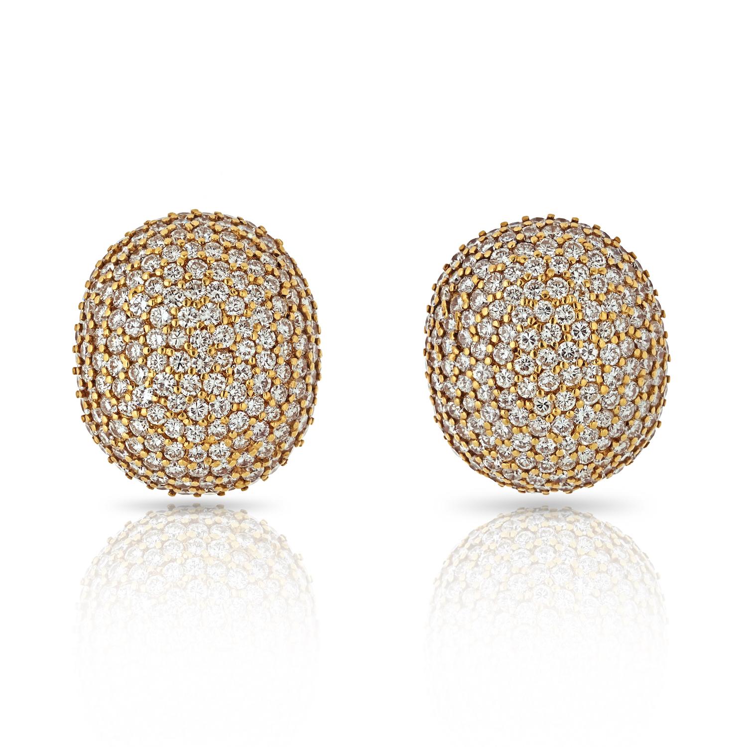 17 Carats 18k Yellow Gold Large Bombe Diamond Cluster Oval Earrings In Excellent Condition For Sale In New York, NY