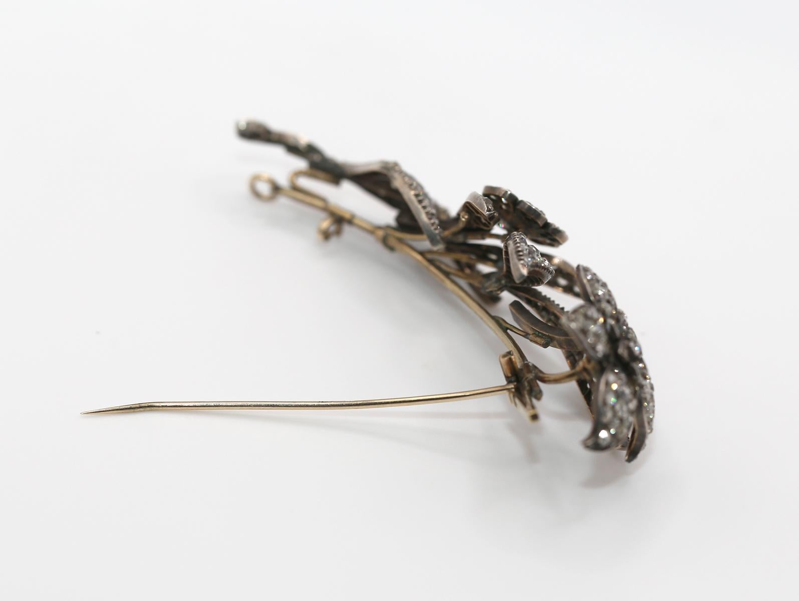 Boîte de broche fleur en diamants taille ancienne de 17 carats, 1890 en vente 4