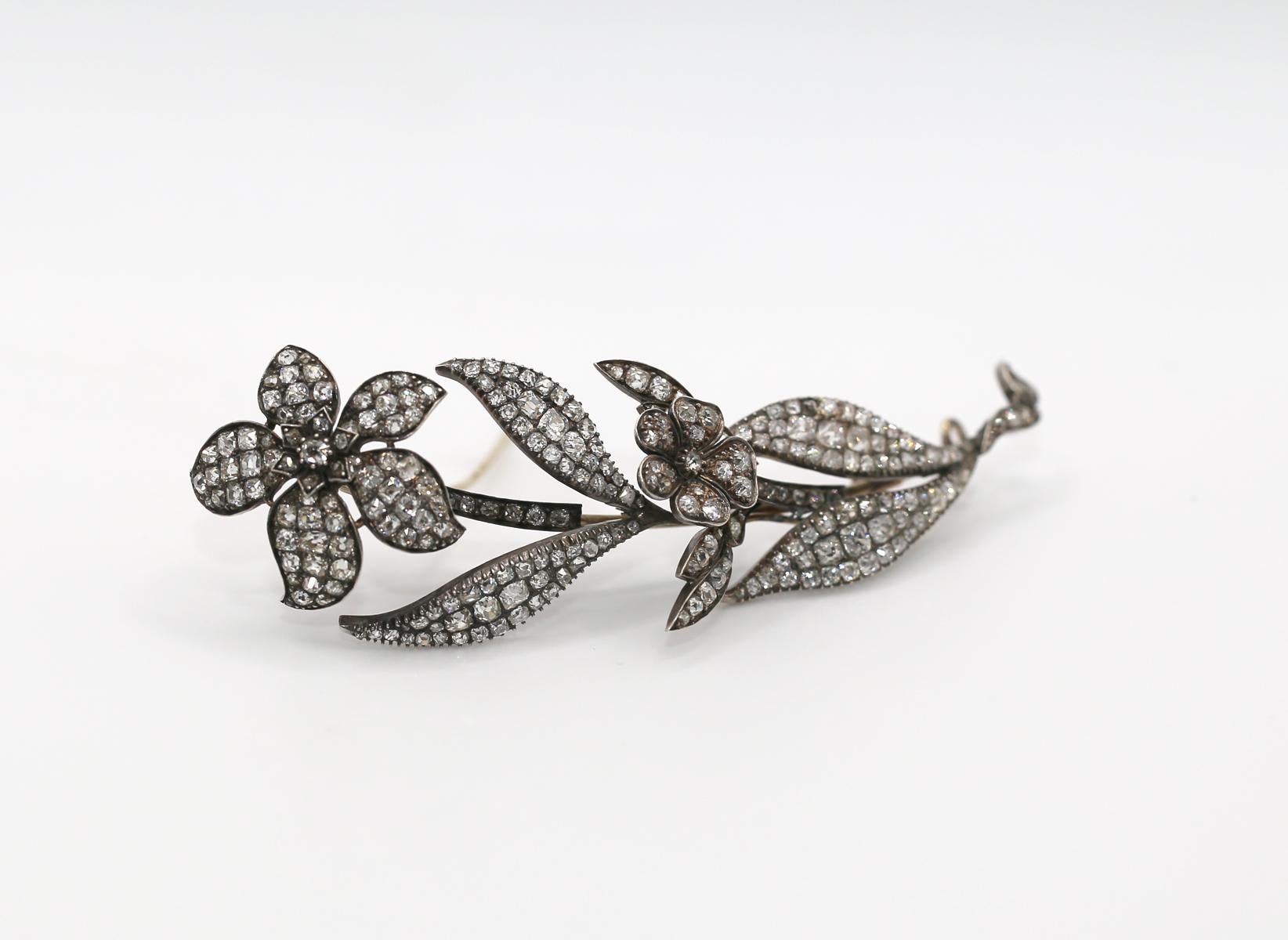 Boîte de broche fleur en diamants taille ancienne de 17 carats, 1890 en vente 5