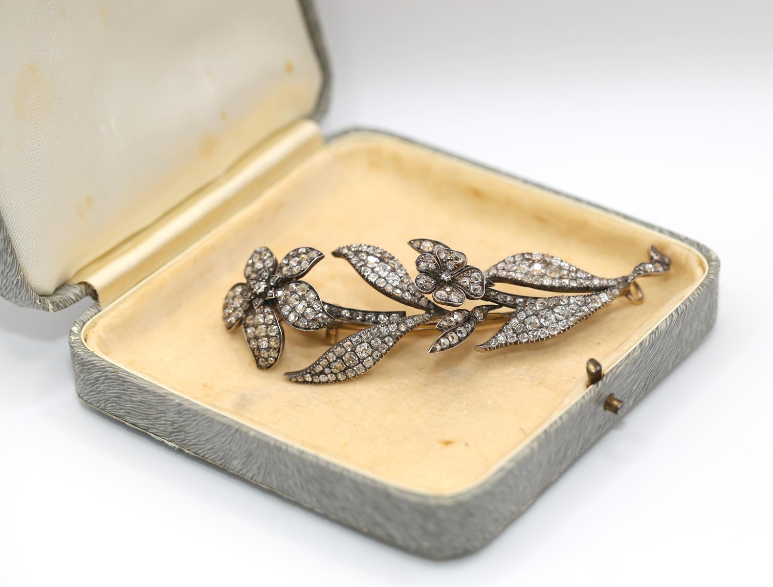 Boîte de broche fleur en diamants taille ancienne de 17 carats, 1890 Bon état - En vente à Herzelia, Tel Aviv