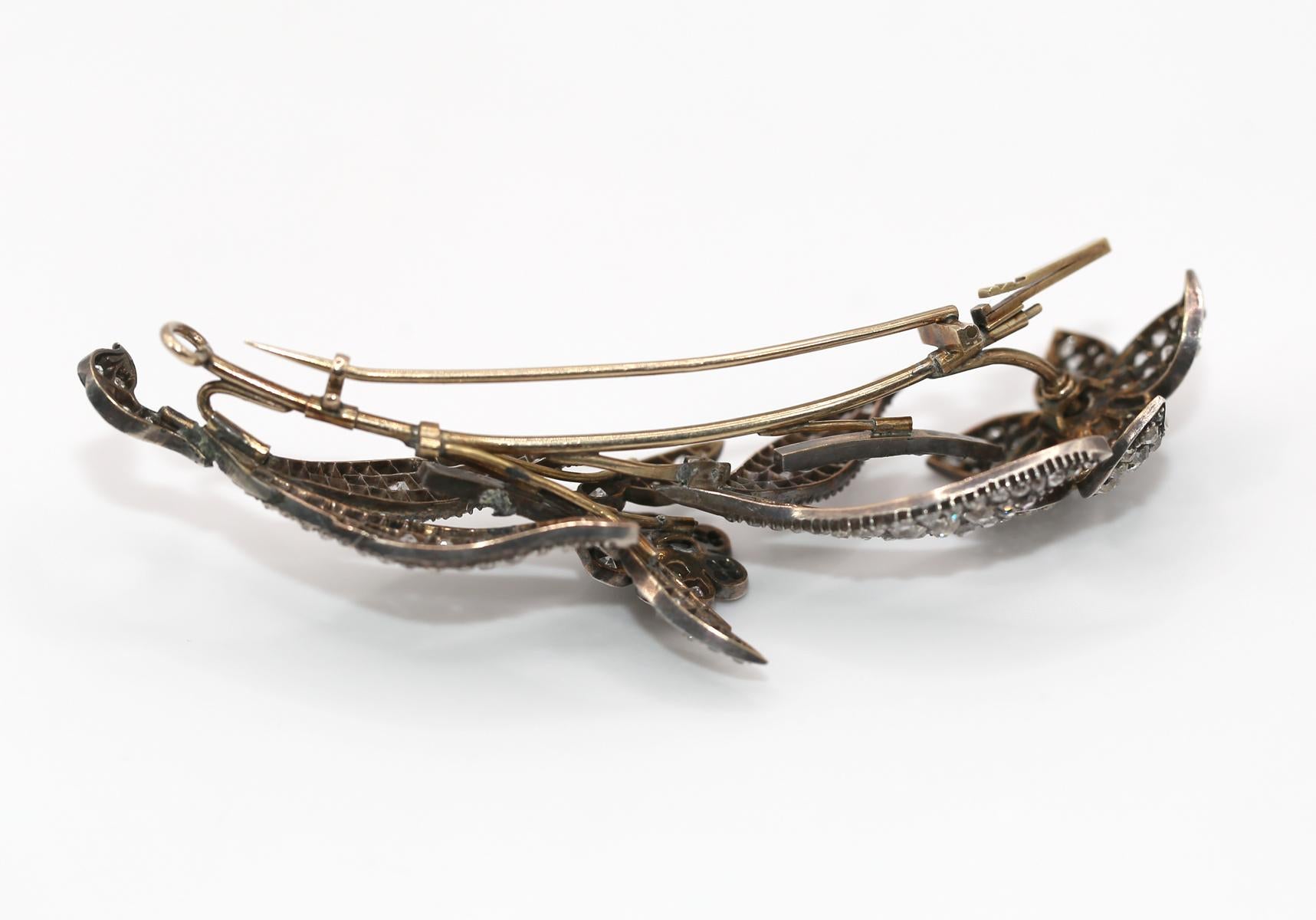Boîte de broche fleur en diamants taille ancienne de 17 carats, 1890 en vente 2