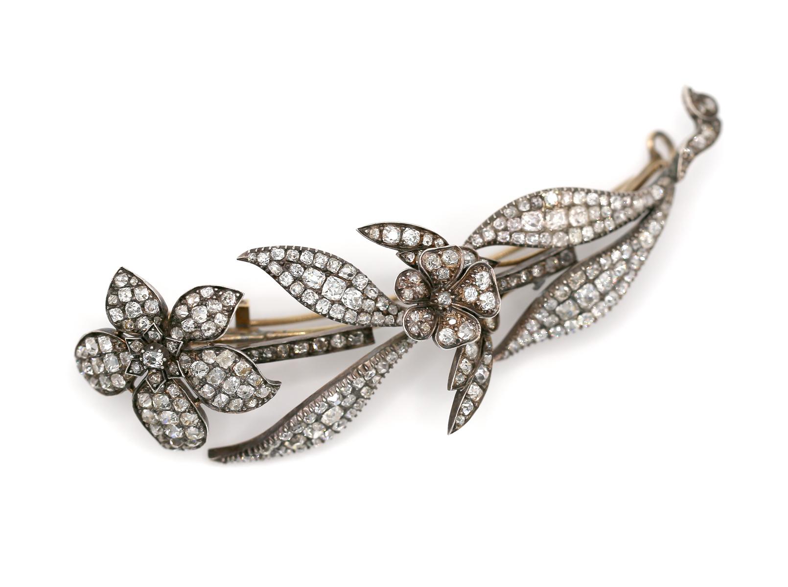 Boîte de broche fleur en diamants taille ancienne de 17 carats, 1890 en vente 3