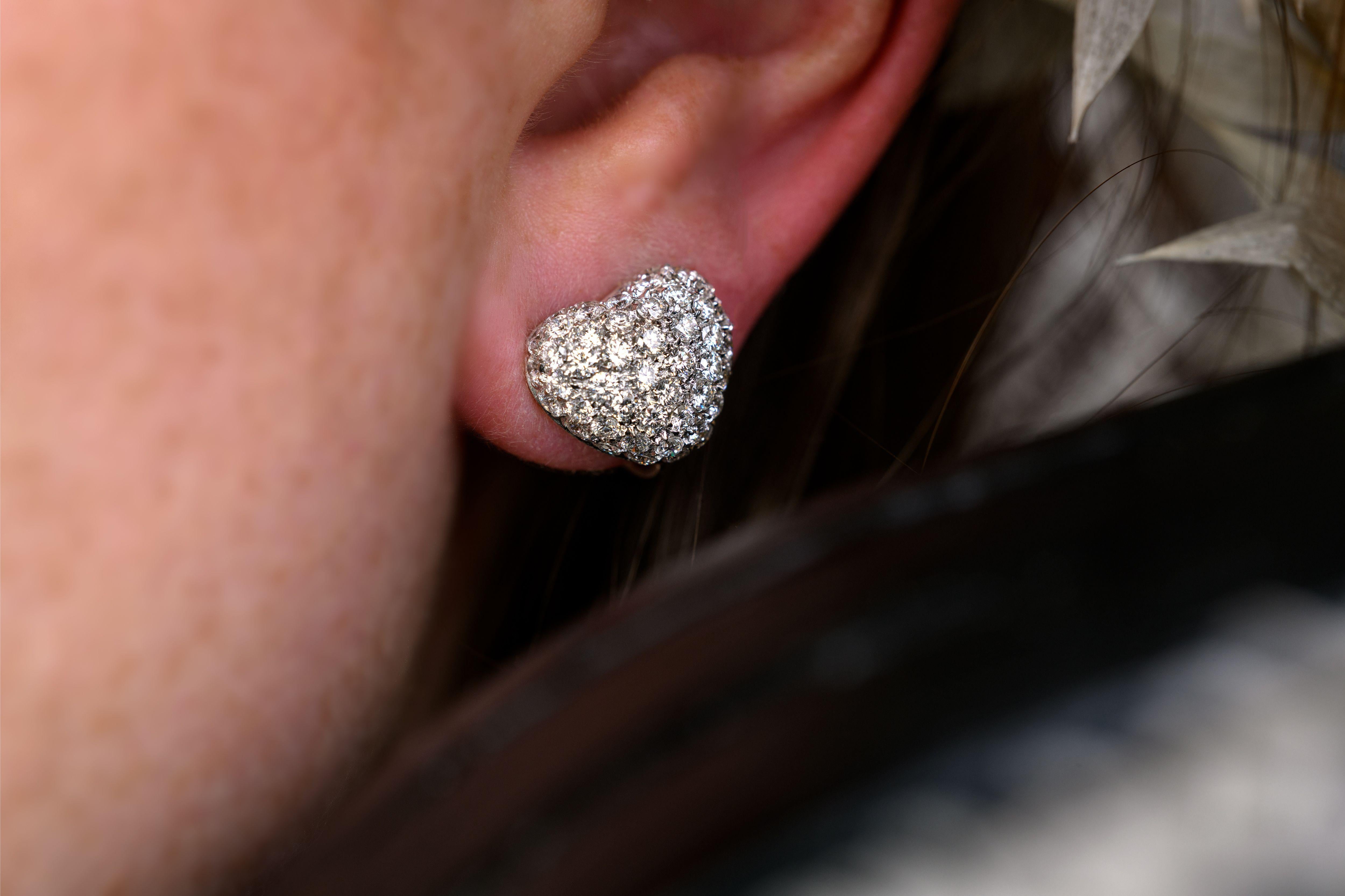 1.7 Carats White Gold Diamond Heart Ear Studs, by Leo Pazzi In Excellent Condition For Sale In London, GB