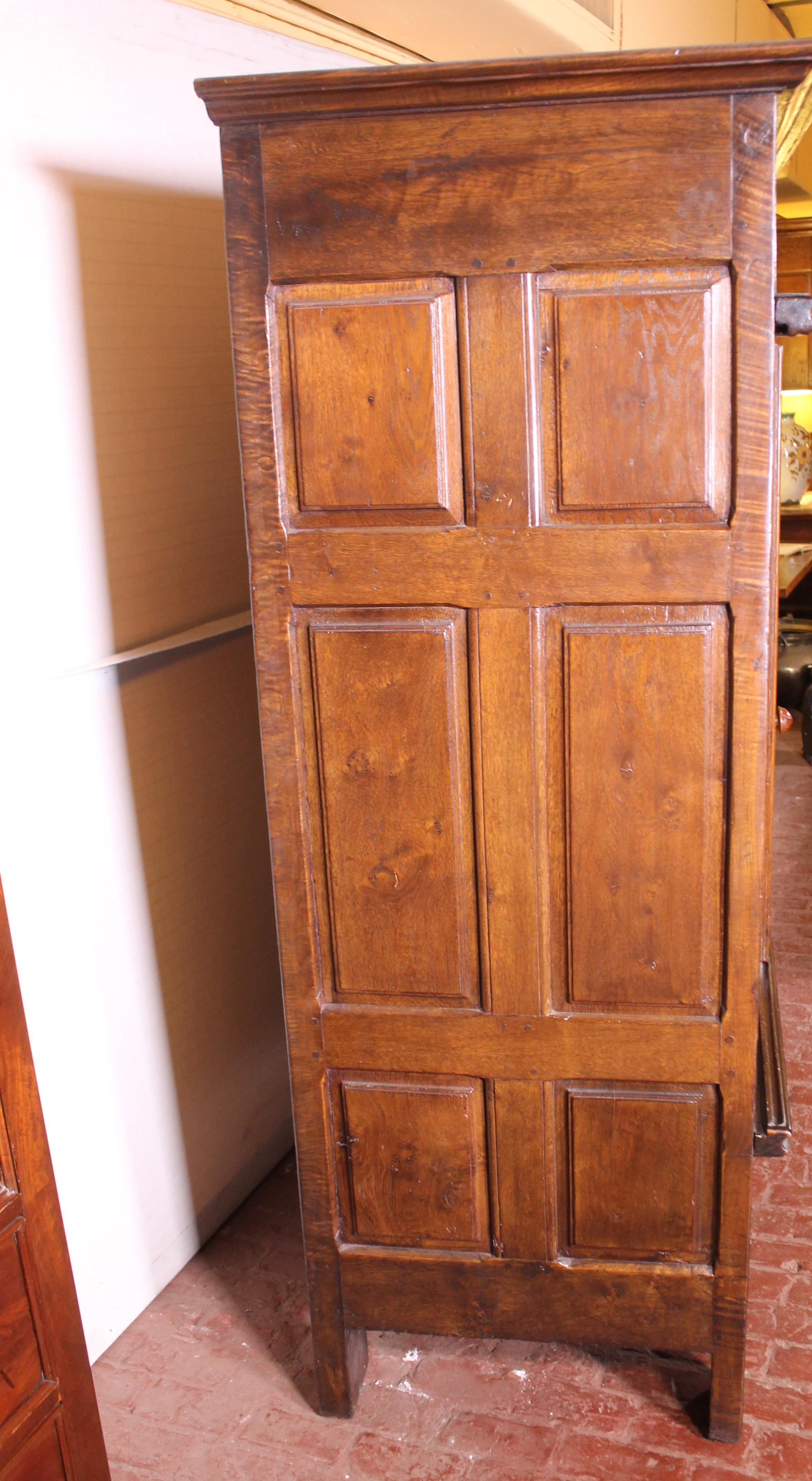17th Century Breton Wardrobe or Cupboard in Oak Turning in Boxwood For Sale 1