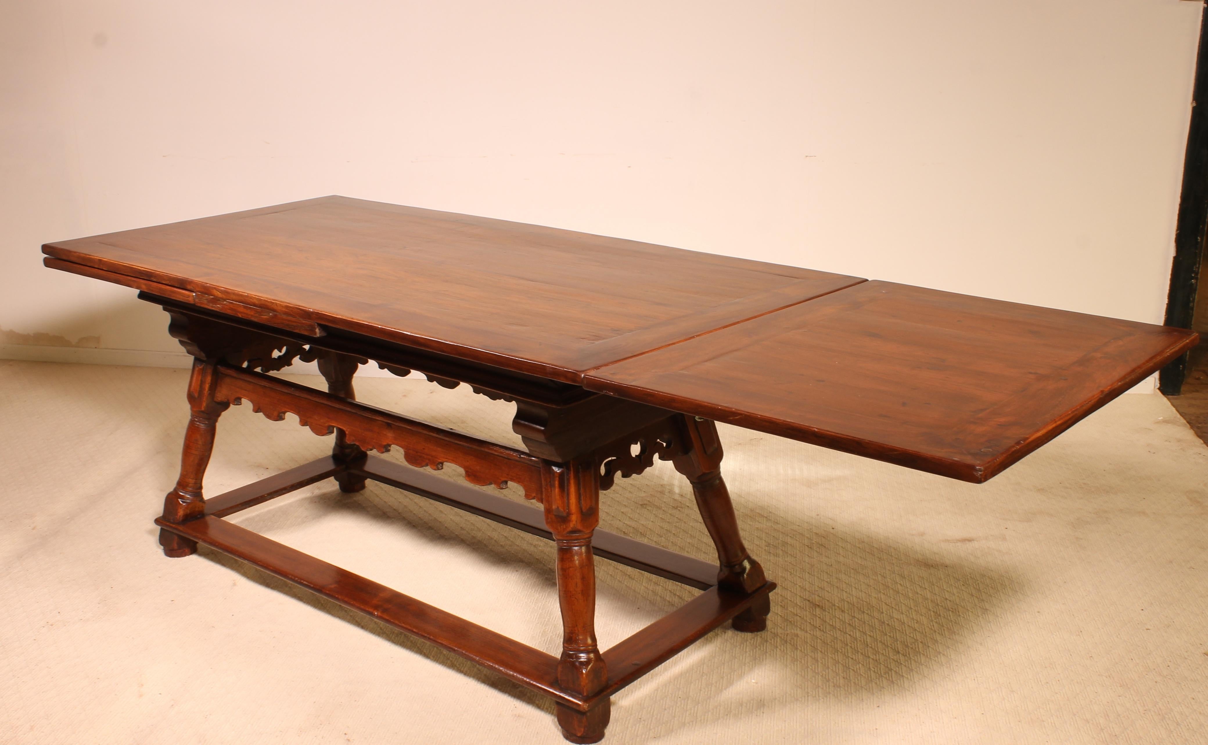 17th Century Extension Table from Switzerland For Sale 3