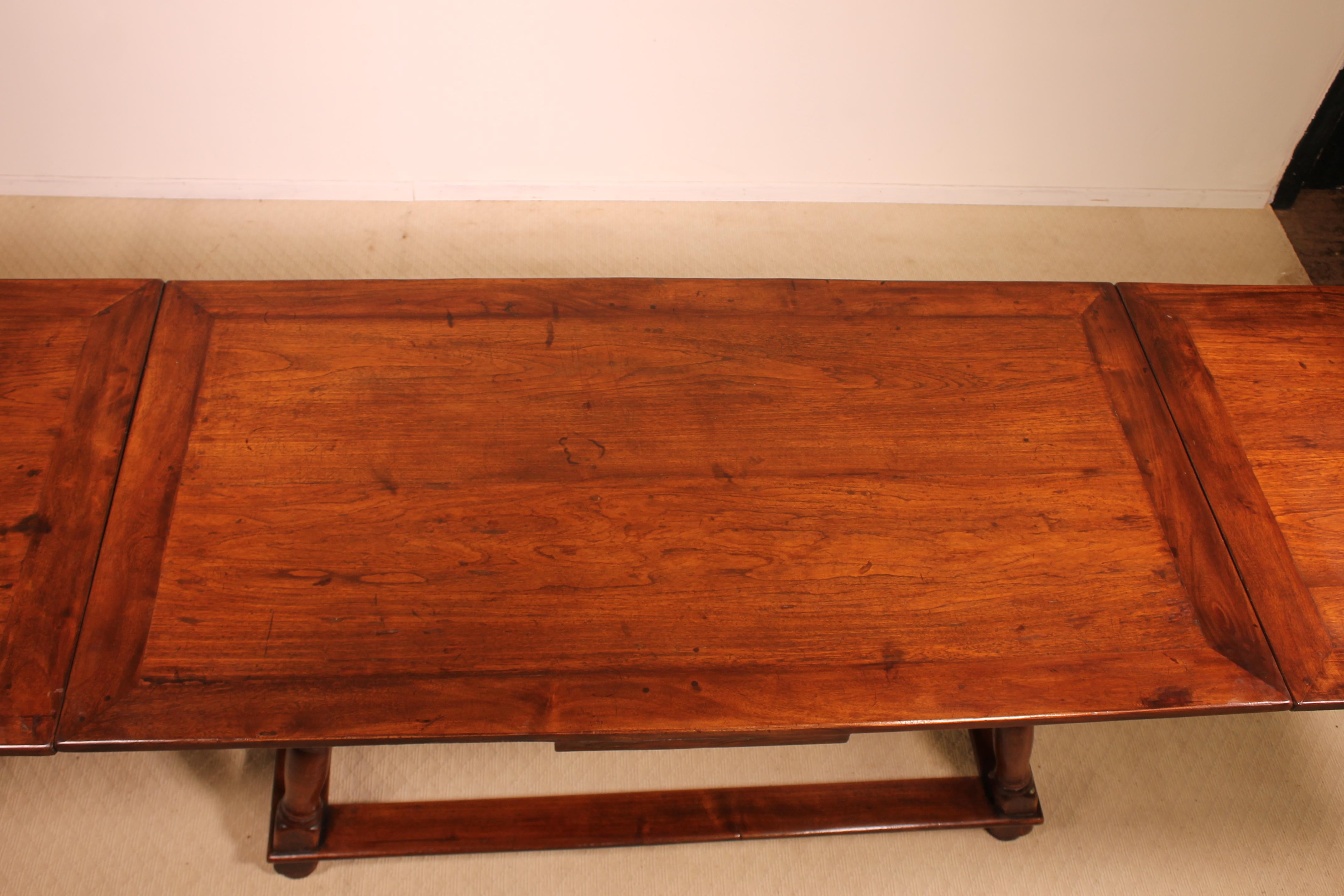 17th Century Extension Table from Switzerland For Sale 1