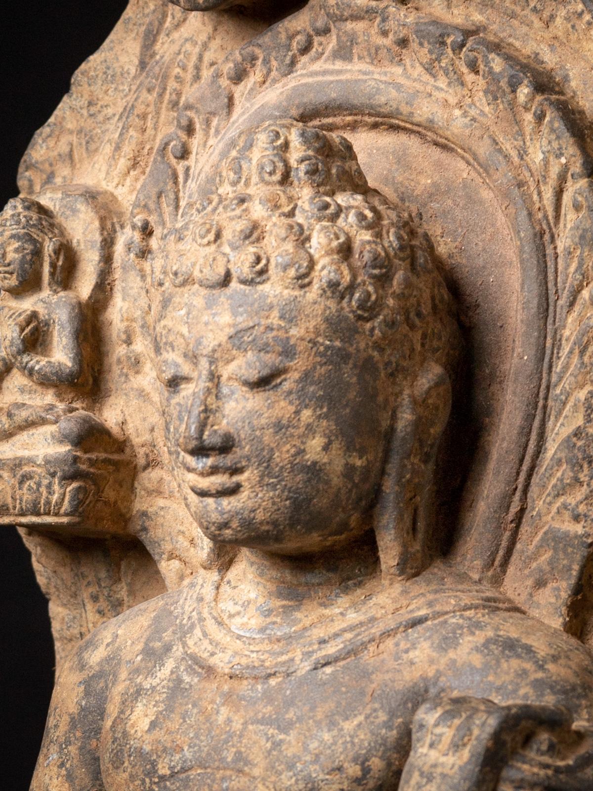17. Jahrhundert Pala-Revival-Stil Steinfigur des Buddha Māravijaya in Varada Mudra im Angebot 5