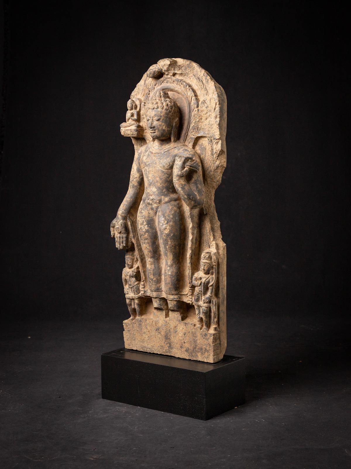 17. Jahrhundert Pala-Revival-Stil Steinfigur des Buddha Māravijaya in Varada Mudra im Angebot 15