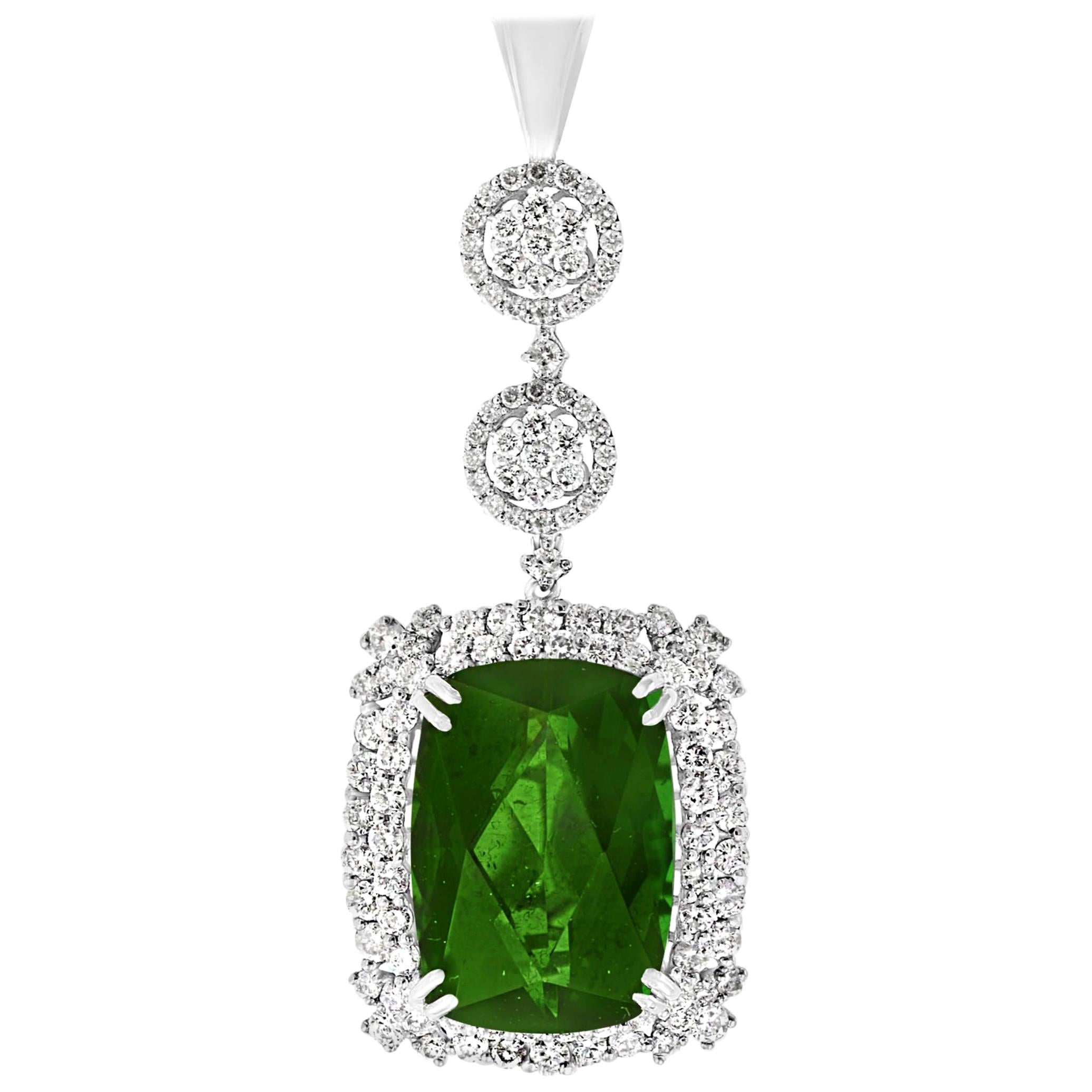 17 Carat Green Tourmaline and 4 Carat Diamond Pendant / Necklace 14 Karat Gold For Sale