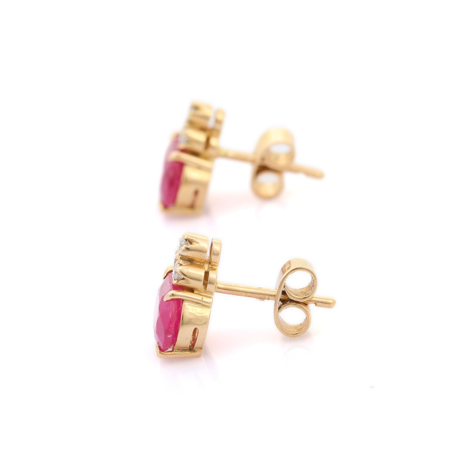Pendientes de rubí talla oval de 1,7 qt con diamantes engastados en oro amarillo de 18 quilates Moderno en venta