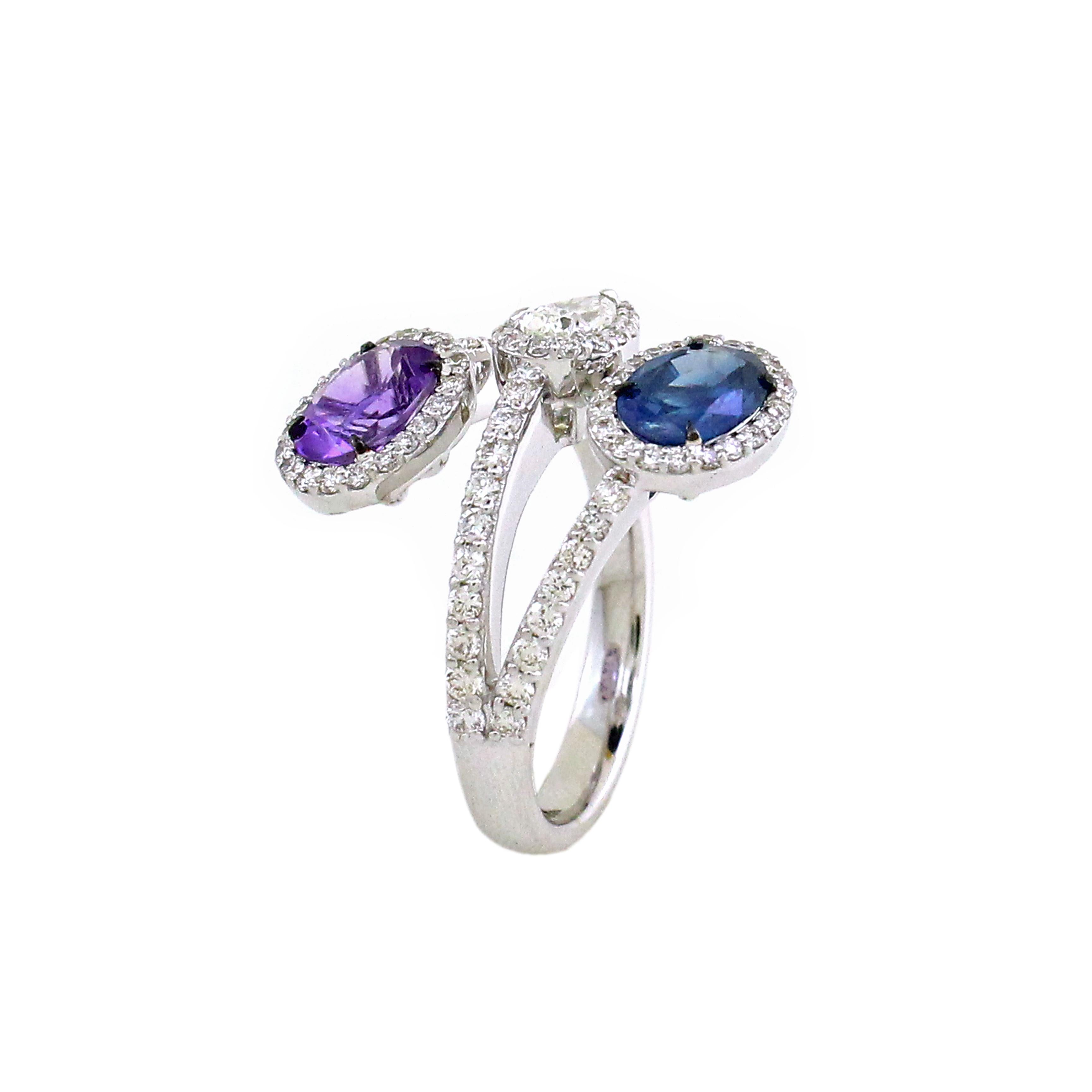 Offener Shank-Ring mit drei Steinen (Moderne) im Angebot