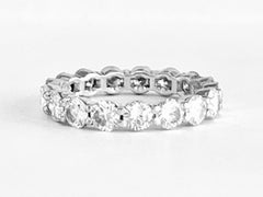 17 Diamonds 2.55 Carat 18 Karat White Gold Wedding Ring