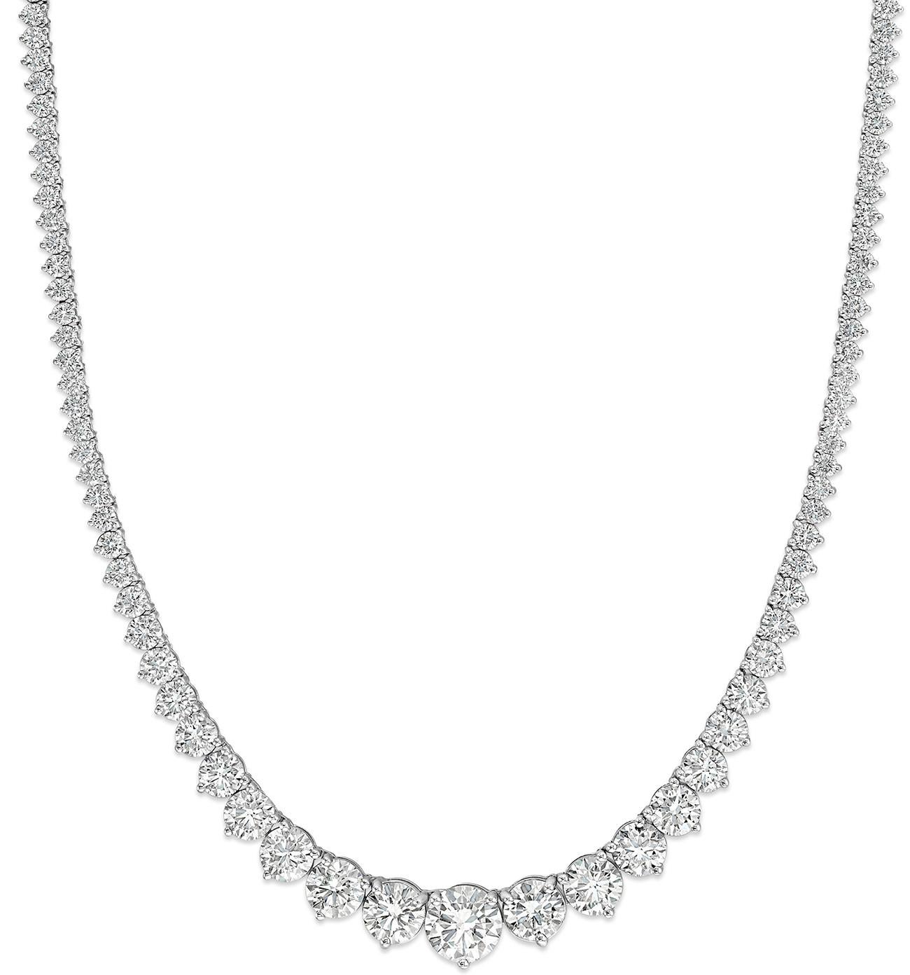 Collier tennis gradué de 17 pouces avec diamants ronds/.  D19.19ct.t.w. Pour femmes en vente