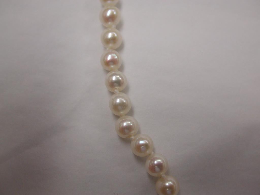 Modern Single Row of Cultered Pearls with 14 Carat and Diamond Snap, circa 1980 For Sale