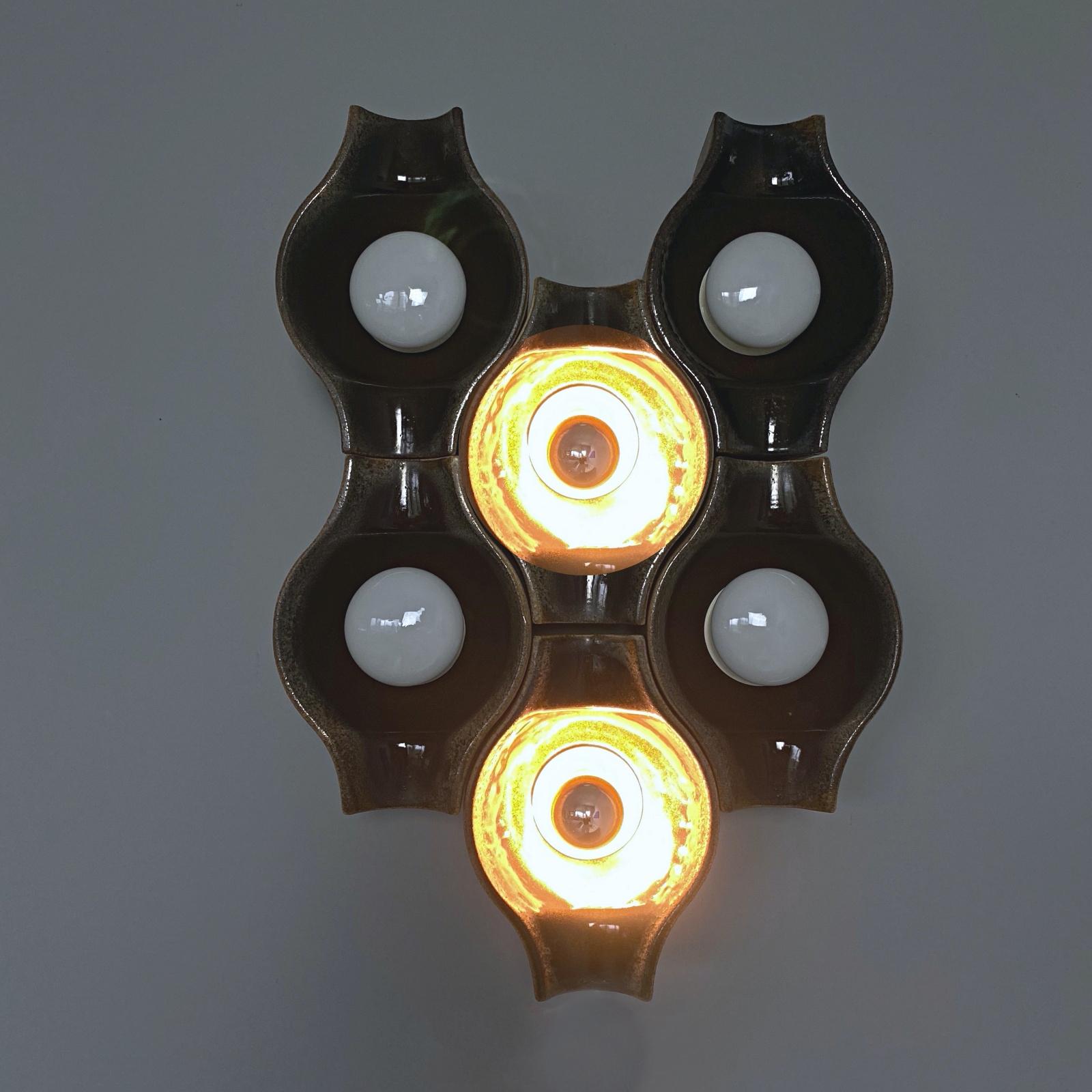 17 Modernist Ceramic Wall Lamps by Zalloni for Leola, 1960s, Germany In Good Condition For Sale In Biebergemund, Hessen