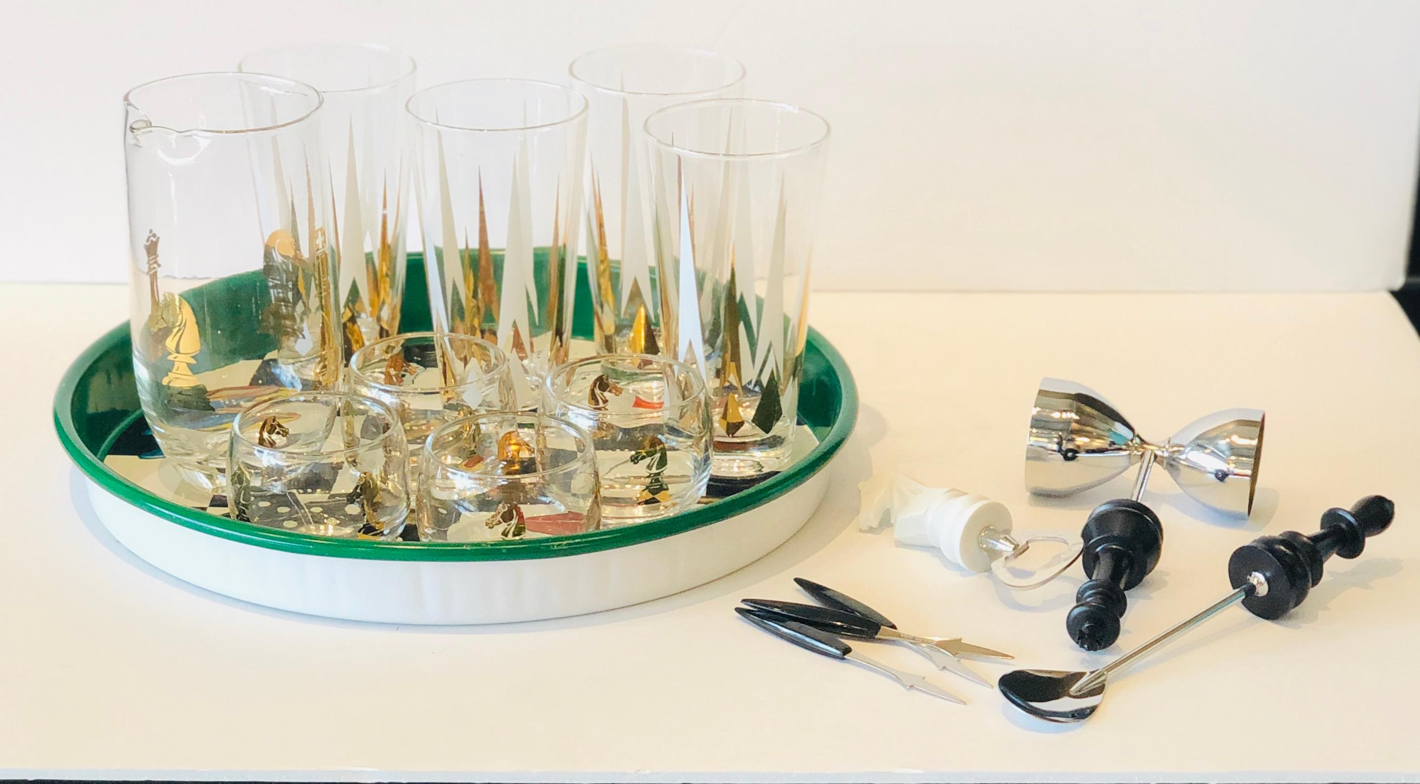 Offered is a Mid-Century Modern assembled chess themed barware set in green, black, red, white and gold comprising of:
A complete six-piece Hickok 