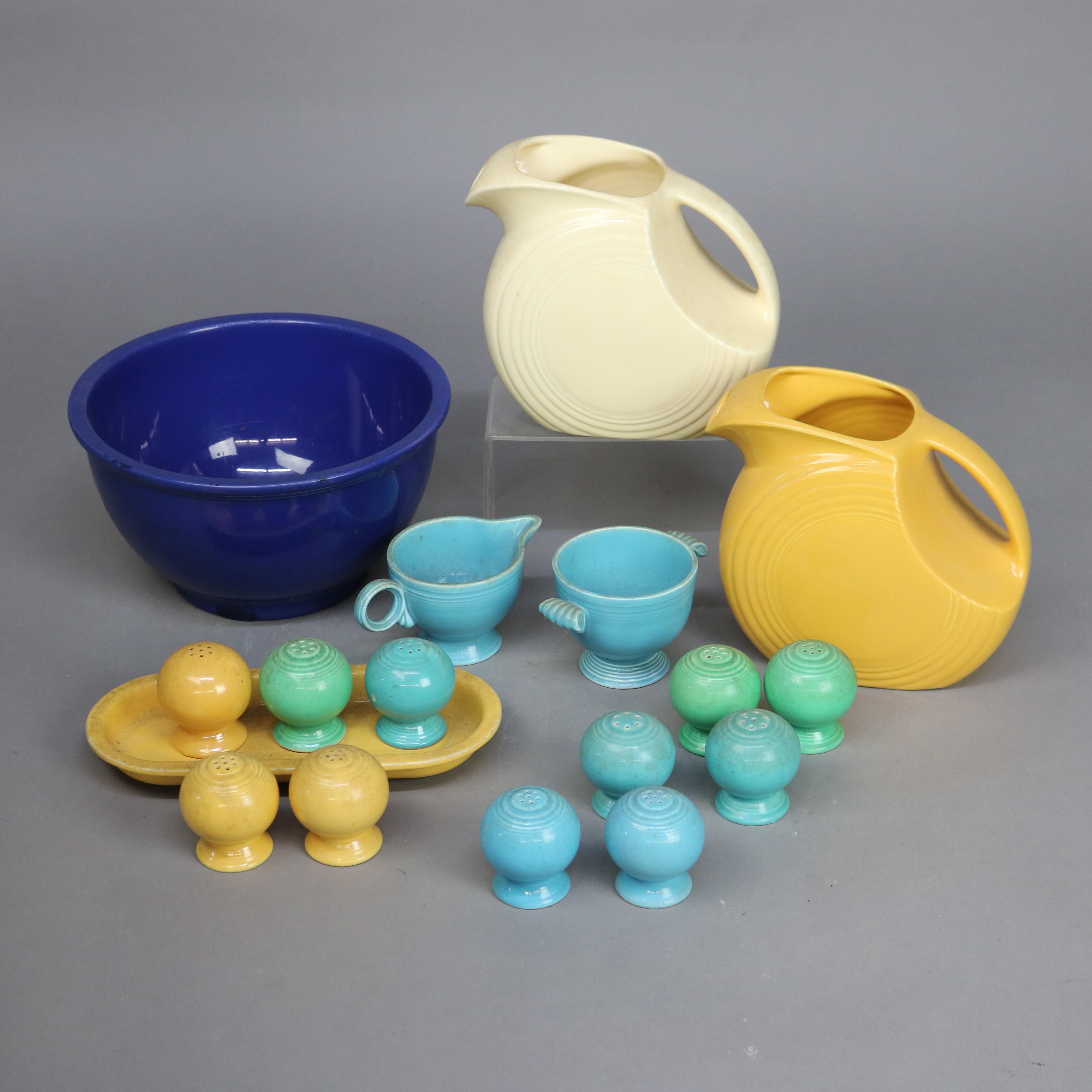 17 Pieces de poterie vintage Fiestaware C1960 Bon état à Big Flats, NY