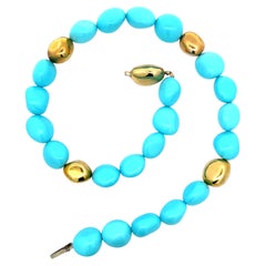 Collier de 17 pouces composé de perles « galets polis » turquoise, avec des maillons et un fermoir en or jaune 18 carats