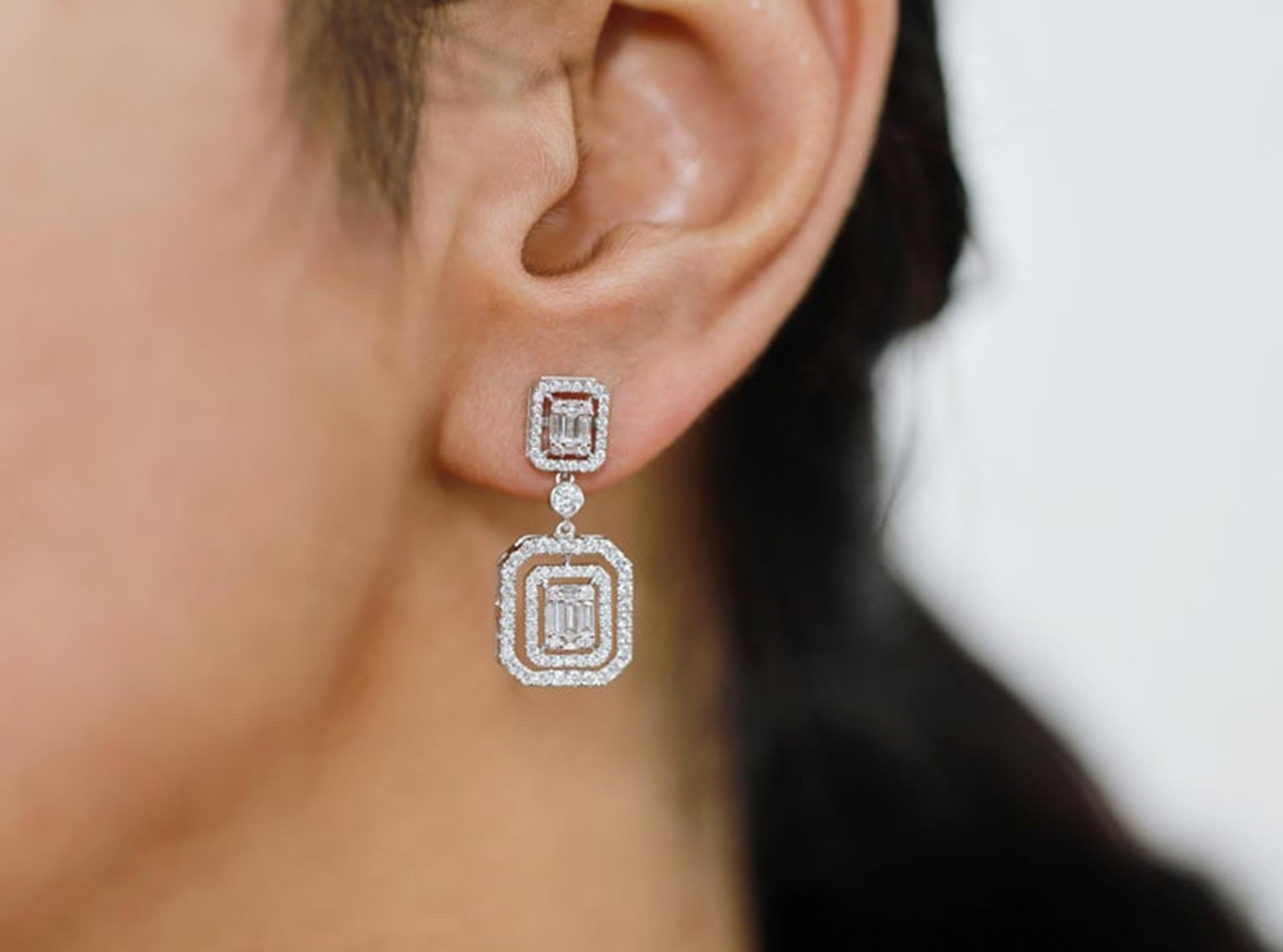 Boucles d'oreilles Art déco en diamants taille baguette 1,7 carat avec sertissage à l'illusion, G VS en vente 2