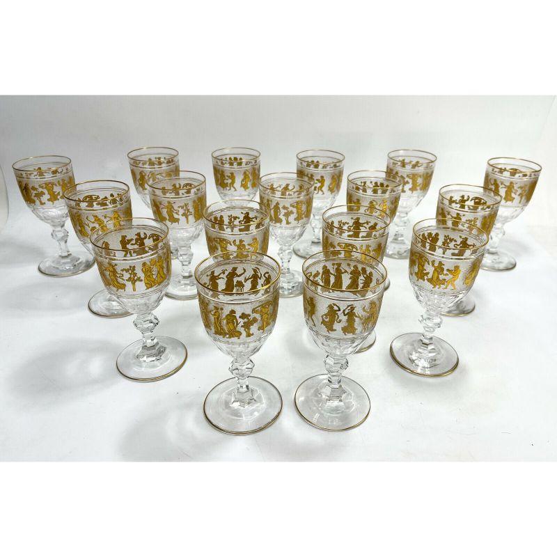 20ième siècle 17 verres à vin ou à eau en verre dépoli et doré Danse de Flore du Val St. Lambert en vente