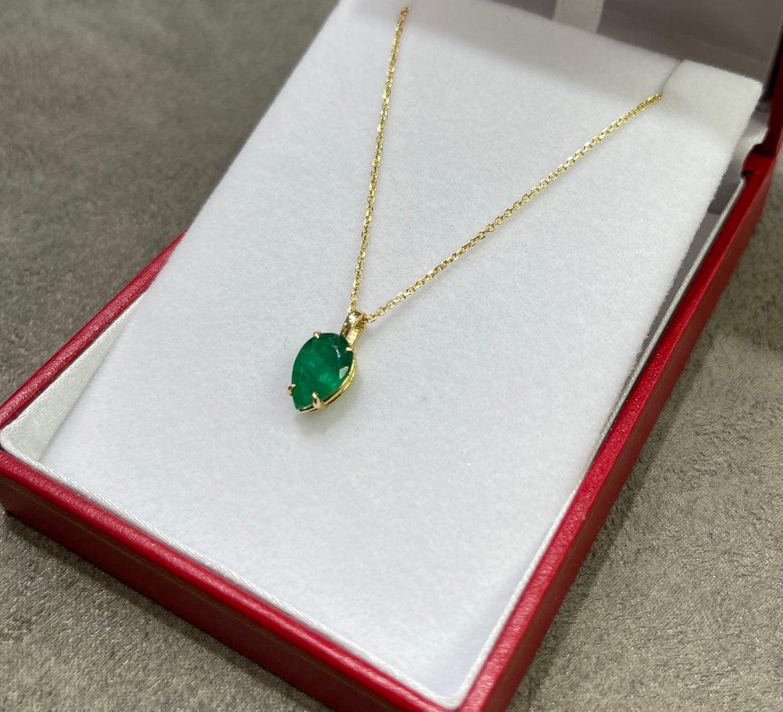 1.70-Carat 18K Colombian Emerald Solitaire Pear Cut Gold Upside Down Pendant In New Condition For Sale In Jupiter, FL
