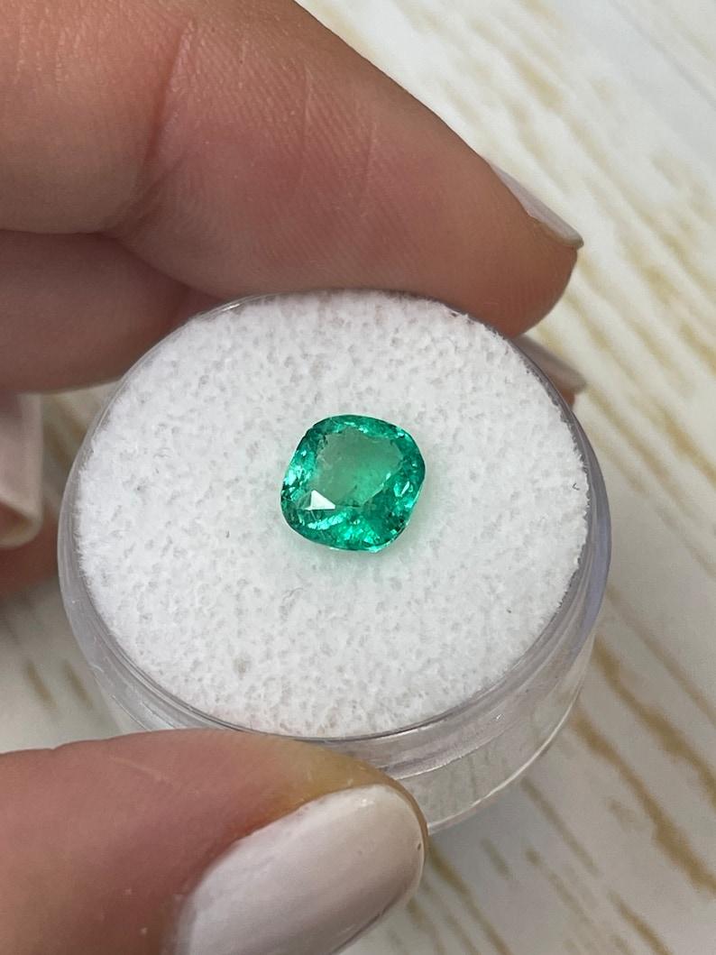 1,70 Carati 8x7 Verde Vivace Smeraldo Colombiano Taglio Cuscino Gemma Originale Maggio In condizioni Nuovo in vendita a Jupiter, FL