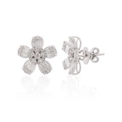 1,70 Karat Baguette-Diamant-Ohrstecker mit feinen Blumenmotiven aus massivem 10 Karat Weißgold