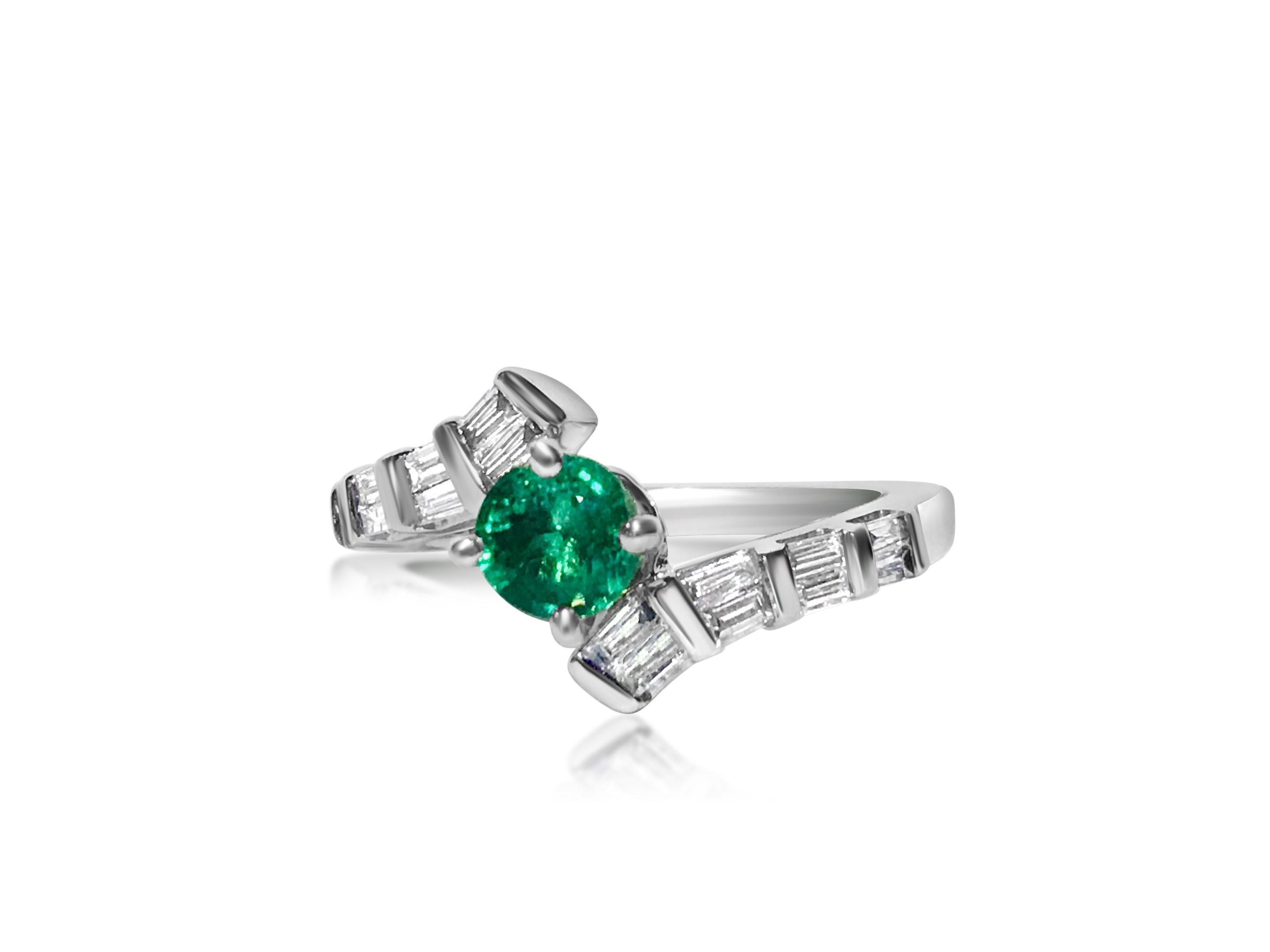 Art Deco 1.70 Carat Colombian Emerald Diamond Cocktail Engagement Ring For Sale