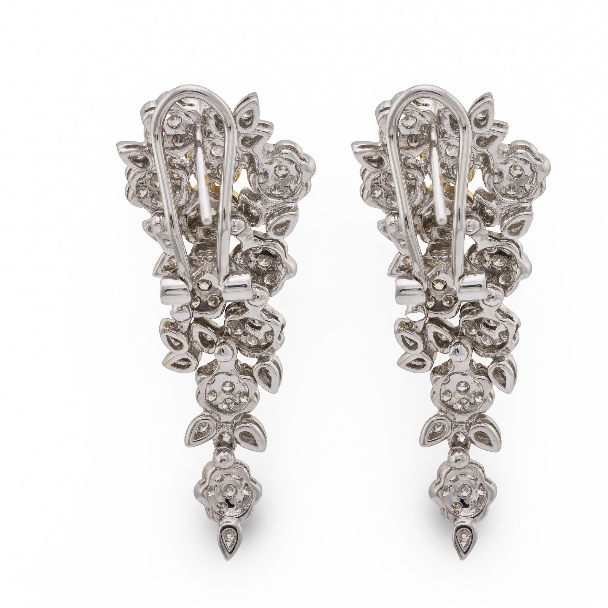 Moderno Orecchini floreali in oro bianco e giallo 18k con diamante da 1,70 carati in vendita