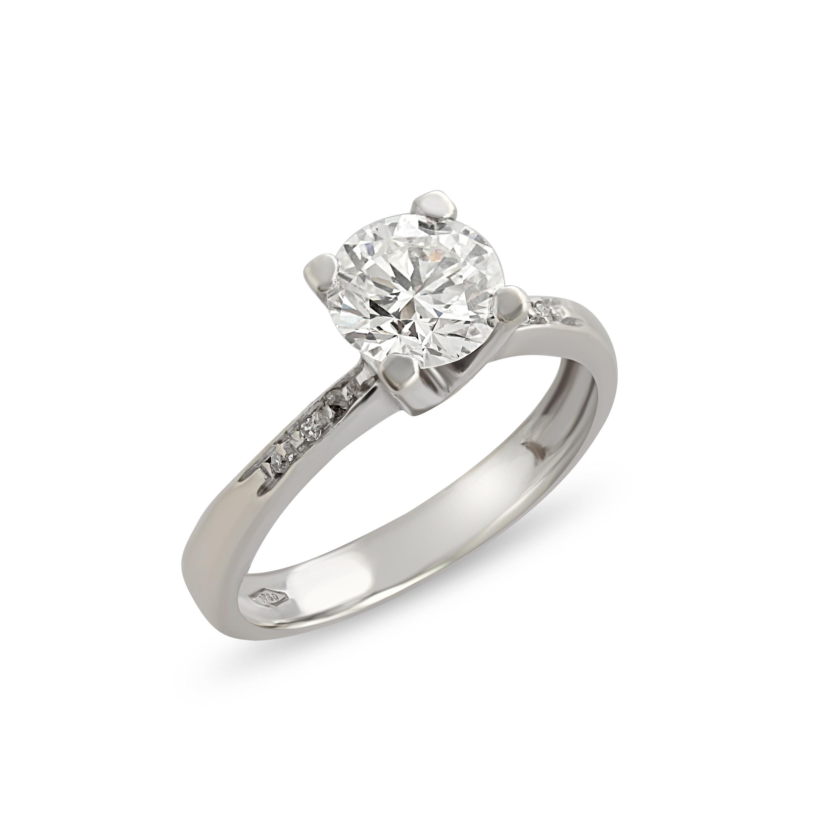1.70 Carat Diamond Engagement Ring in White Gold  In Good Condition For Sale In London, GB