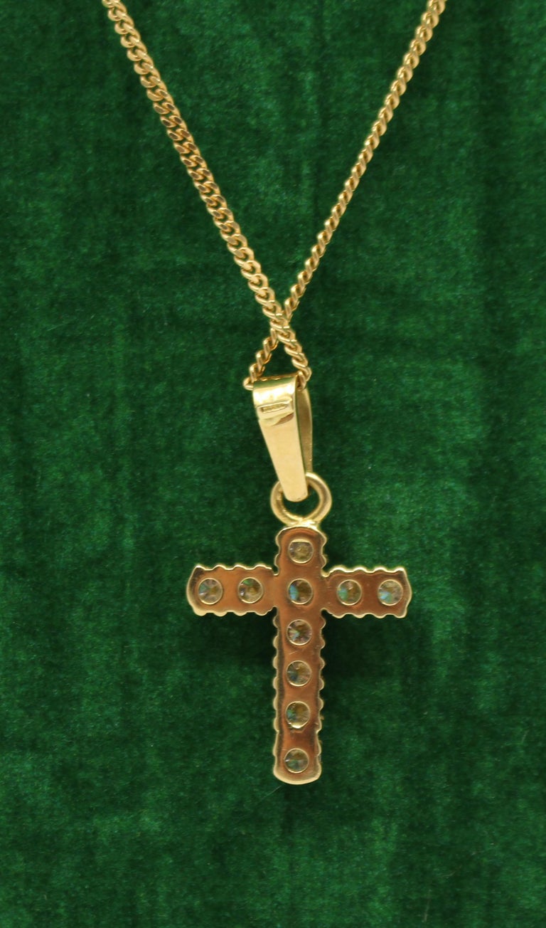 1.70 Carat Diamond Set Cross on 18Carat Gold Chain For Sale at 1stDibs