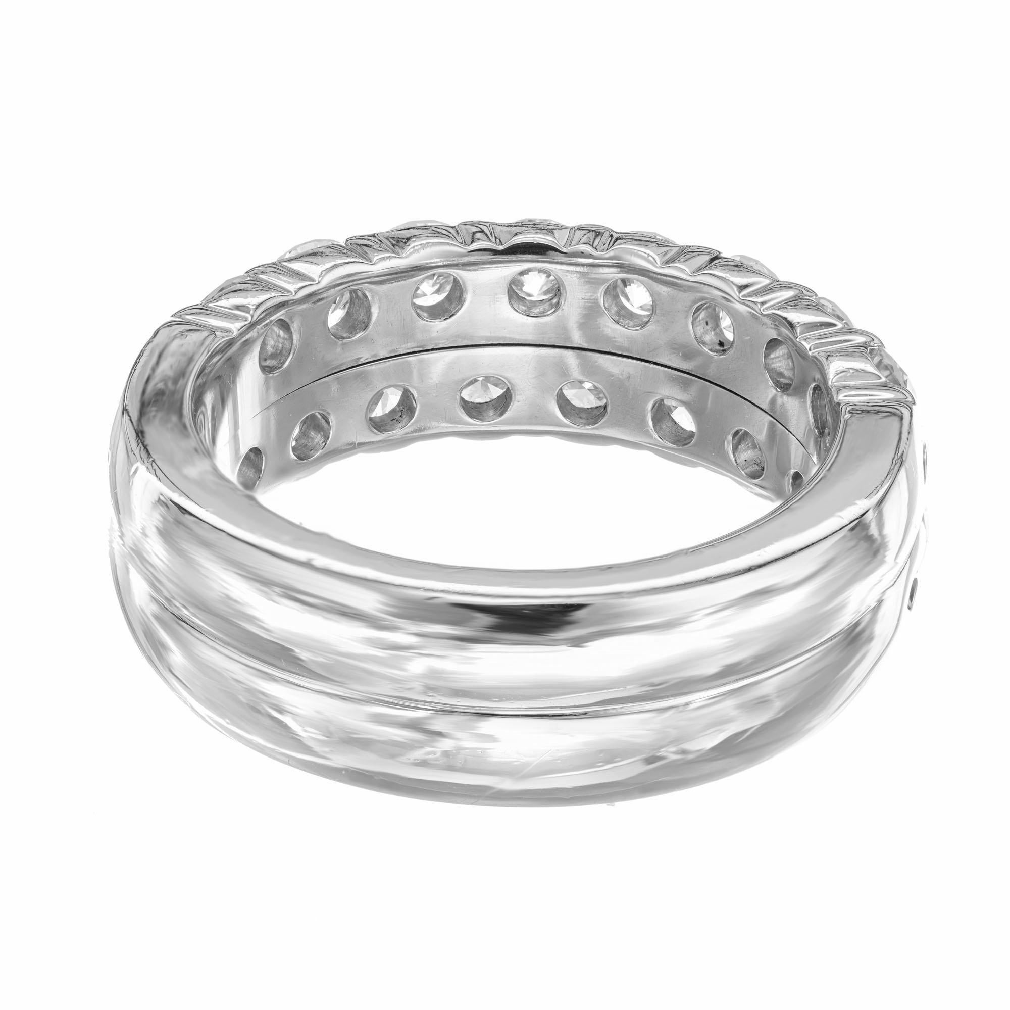Donna Anello nuziale in platino a due file di diamanti da 1,70 carati in vendita